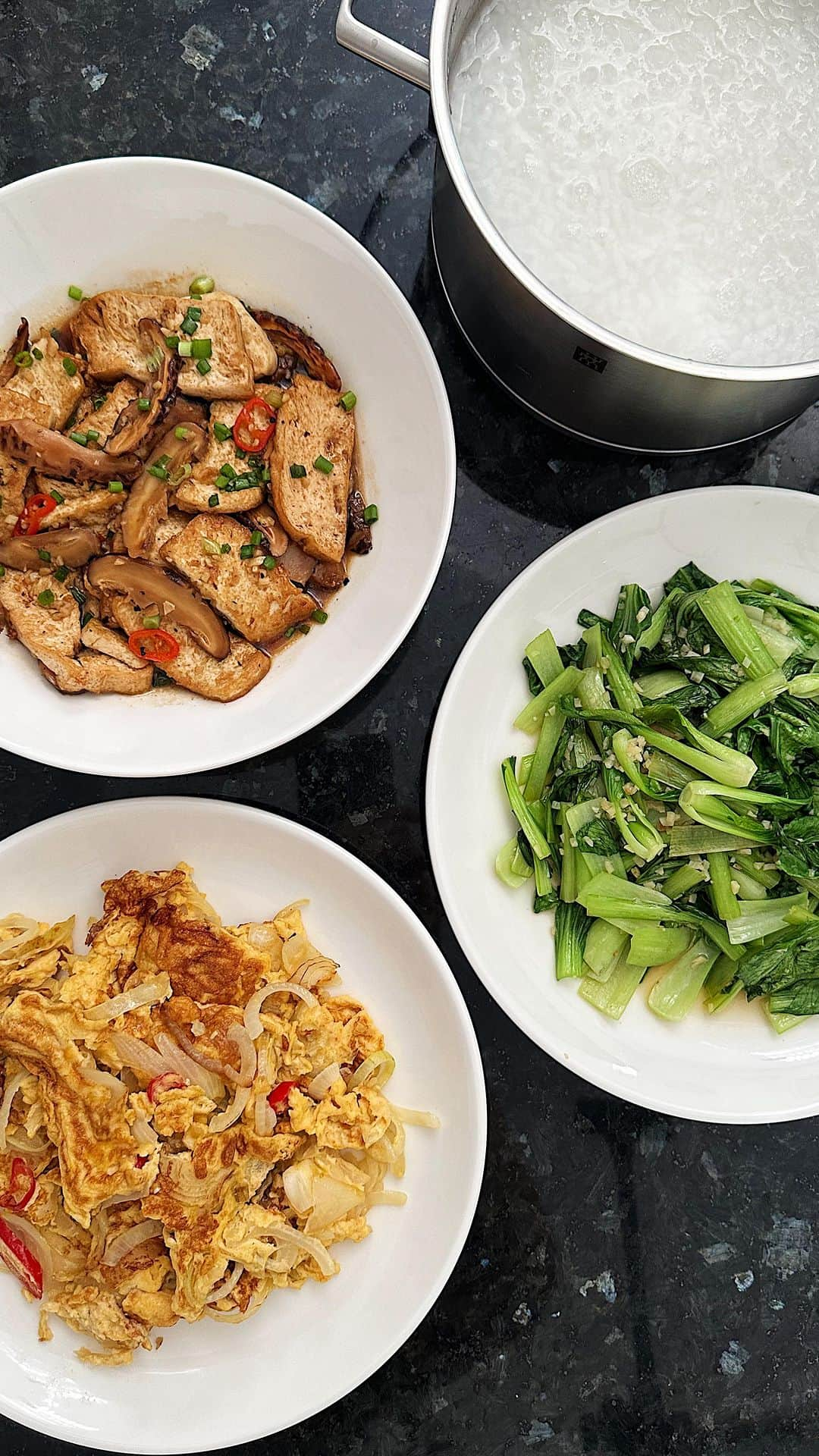 Samantha Leeのインスタグラム：「Cheers to a simple Saturday lunch!  #leesamantha  Menu Omelette with onion Fried tofu with mushrooms in soy sauce Stir fry baby bok choy  Porridge」