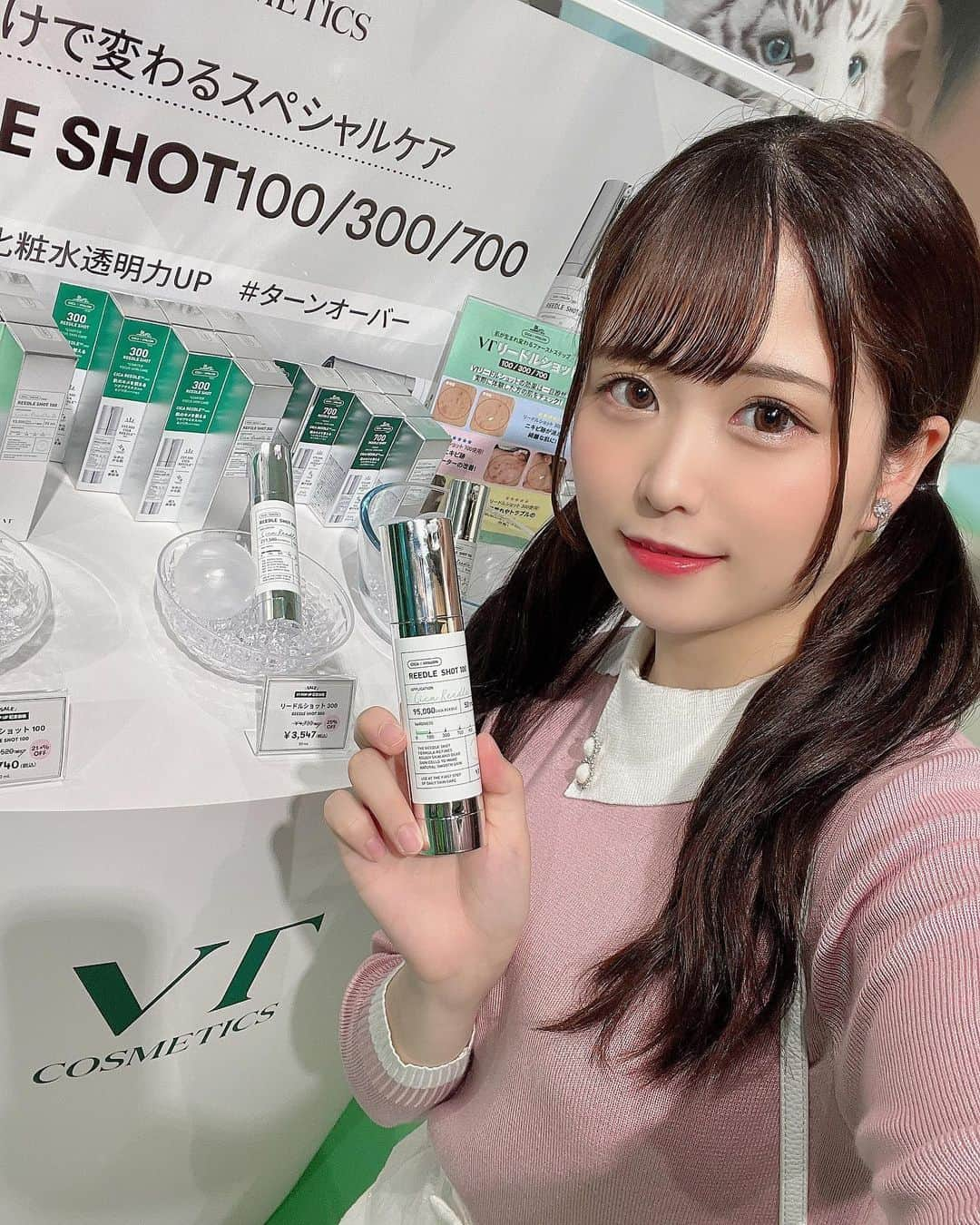 堀内玲のインスタグラム：「先日VTのポップアップに行ってきました🐯💚✨  渋谷モディでVT POPUP STOR 開催中！ ・開催期間 2023年6/14~6/25 ・開催場所 渋谷モディ1階カレンダリウム ・営業時間 11:00~20:00  POPUP STOR会場では、沢山のイベントを実施中！ VTから新登場した美容針が入ったリードルショットや新商品をお試しできるブースも！商品の購入も可能！ POPUP STOR限定！4999円企画SET発売中！  VTアンバサダーの北村匠海のフォトブースもあります✩.*˚  色んな商品が置いてあるのも魅力的ですが、 体験ブースがあったりで楽しかった(≧∇≦)  リードルショットの使用感は、 伸びがよく、みずみずしいテクスチャで、 ベタベタ感もなく使いやすい商品でした♪  #VT #1日1CICA #VTCOSMETICS  #一緒なら今日もいい肌VT #VTPOPUP #VTポップアップ #渋谷モディ #マルイ #MARUI #丸井  @vtcosmetics_japan  @vtcosmetics_spot  @vtcosmetics_review」