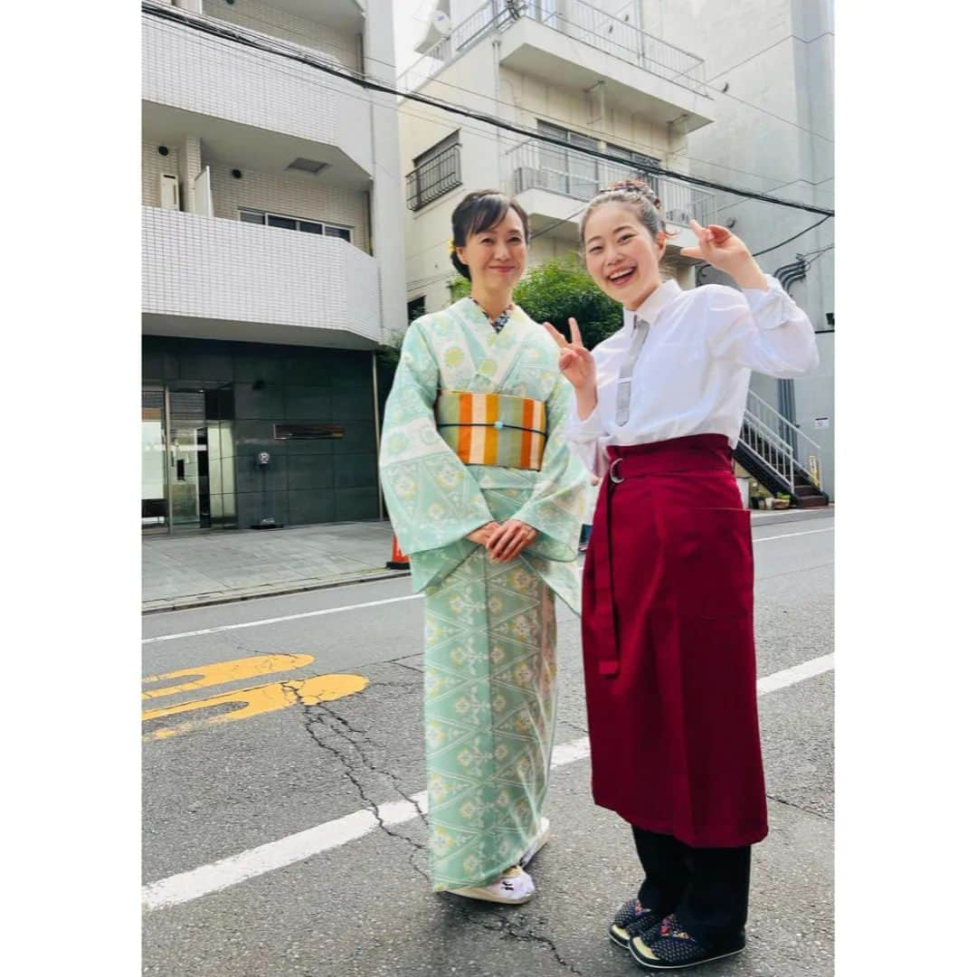 ぎぃ子のインスタグラム：「『 #ケイジとケンジ時々ハンジ 』奥貫薫さん( @kaoru_okunuki )との写真♥️かほりさーん！  第１～３話と最終話の見逃し配信は#TVer で📱 TVerではダイジェスト版も公開されてます。 #字幕 有り 解説放送 (  #音声ガイド #副音声 )版有り  #テレビ朝日  木曜ドラマ 『ケイジとケンジ、時々ハンジ。』 公式アカウント @keiji.kenji.hanji  脚本　#福田靖 さん  出演 #桐谷健太 さん #比嘉愛未 さん #磯村勇斗 さん #中村アン さん #岡崎紗絵 さん #長井短 さん #西村元貴 さん #本多力 さん  #湯江タケユキ さん #小松利昌 さん #久住小春 さん #大川航 さん  #古田新太 さん  #峯村リエ さん #奥貫薫 さん  #伊藤淳史 さん #吉瀬美智子 さん #北村有起哉 さん  #OKAZUYA  CRG #CRGACTORS 大野純 役 #純ちゃん #ぎぃ子」