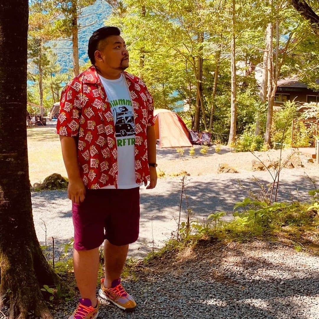 OldSUmmerさんのインスタグラム写真 - (OldSUmmerInstagram)「オールドサマーのシャツは！  幅広いサイジングです！  大きなサイズ、あります！  半袖シャツ（アメ車） オリジナルアロハ  4（５L）サイズ着用 178センチ、137キロ  かっこいい！！  ぜひ！😄  #アロカジ#alohacasual  #スタイリスト #純子さん  #Hawaii #wikiki #palmtree #beach #湘南 #アロハ#児島 #ジーンズ#madeinjapan #redwing #アメカジ #ジーパン #ootd  #fashion  #instafashion #vintage#リンクコーデ#アメカジコーデ#ジーパンコーデ#ビンテージ#ビッグサイズ#大きいサイズ#5L」6月17日 22時07分 - oldsummer.tokyo