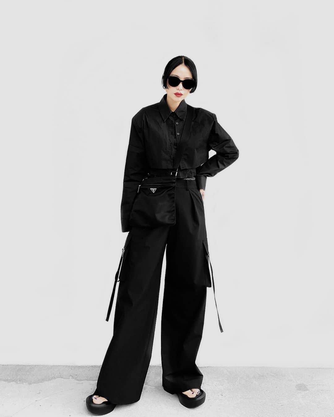 lve_xxxxのインスタグラム：「. . 🥷 2piece layered shirt set Ai  select (@lveu.official )  黒も可愛いよな。 個人的には黒推しで御座います🐦‍⬛  夏場も長袖着る派なので着る🙋 (暑がりだけど日焼け止め苦手で)  ﾉｰｽﾘでも着れるよーに ちょっと二の腕どーにかせなあかんな。 ｴｽﾃでどーにかしてもらお←  (THE 他力本願)  .」