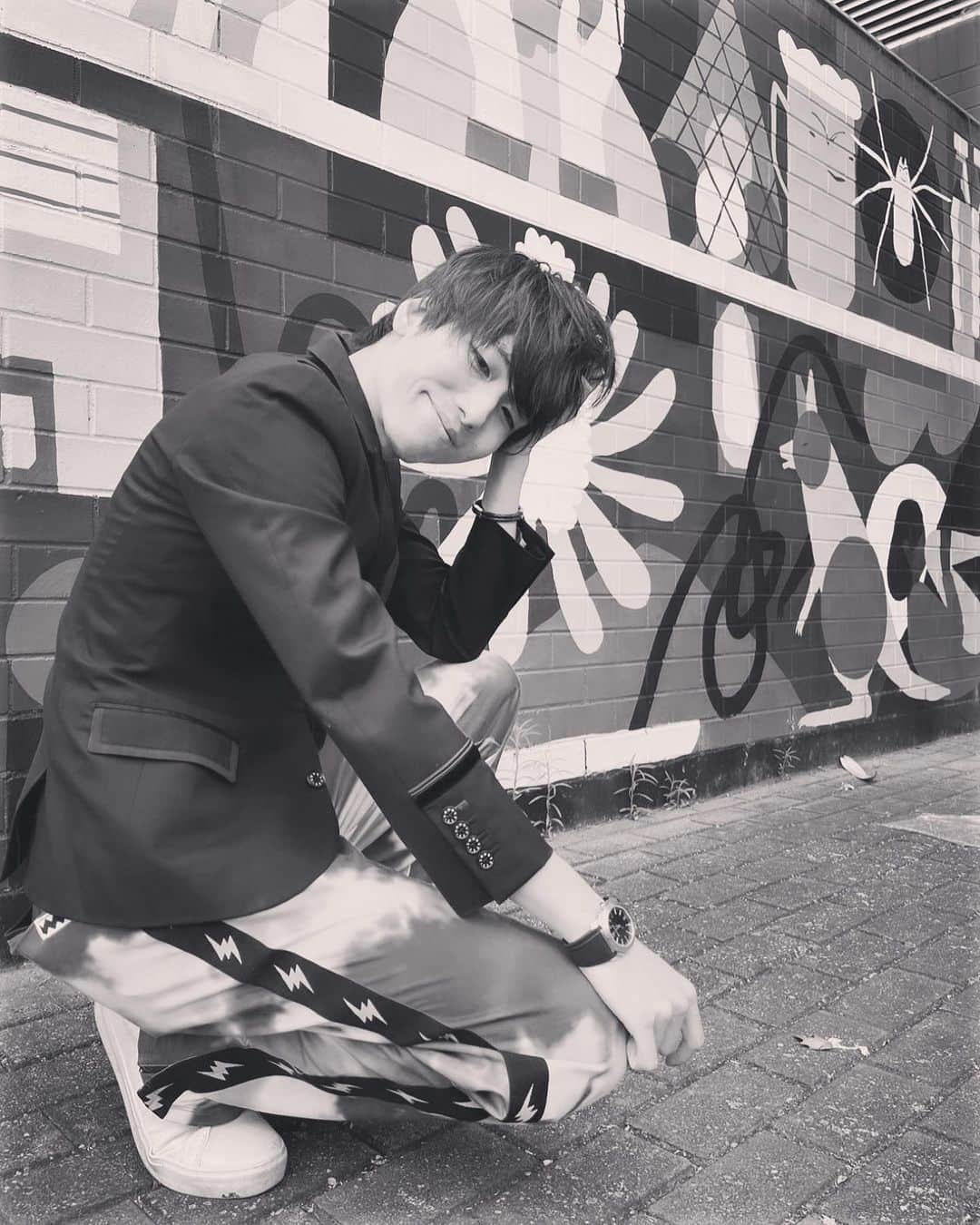 関根慶祐（K-SUKE）のインスタグラム：「When not strutting his stuff on the streets of Tokyo, he spends most of his time creating mischief on Japanese television. Quoted from @mahomagicbar   最近映え散らかしててすみません。  #japanese #japanesefashion #japanesefashionmodel #loveless #guess #ラブレス #ゲス #australia #harajyukufashion #harajyuku #kawaii #mahomagicbar #magic #magician #adelaide #adelaidefringe」