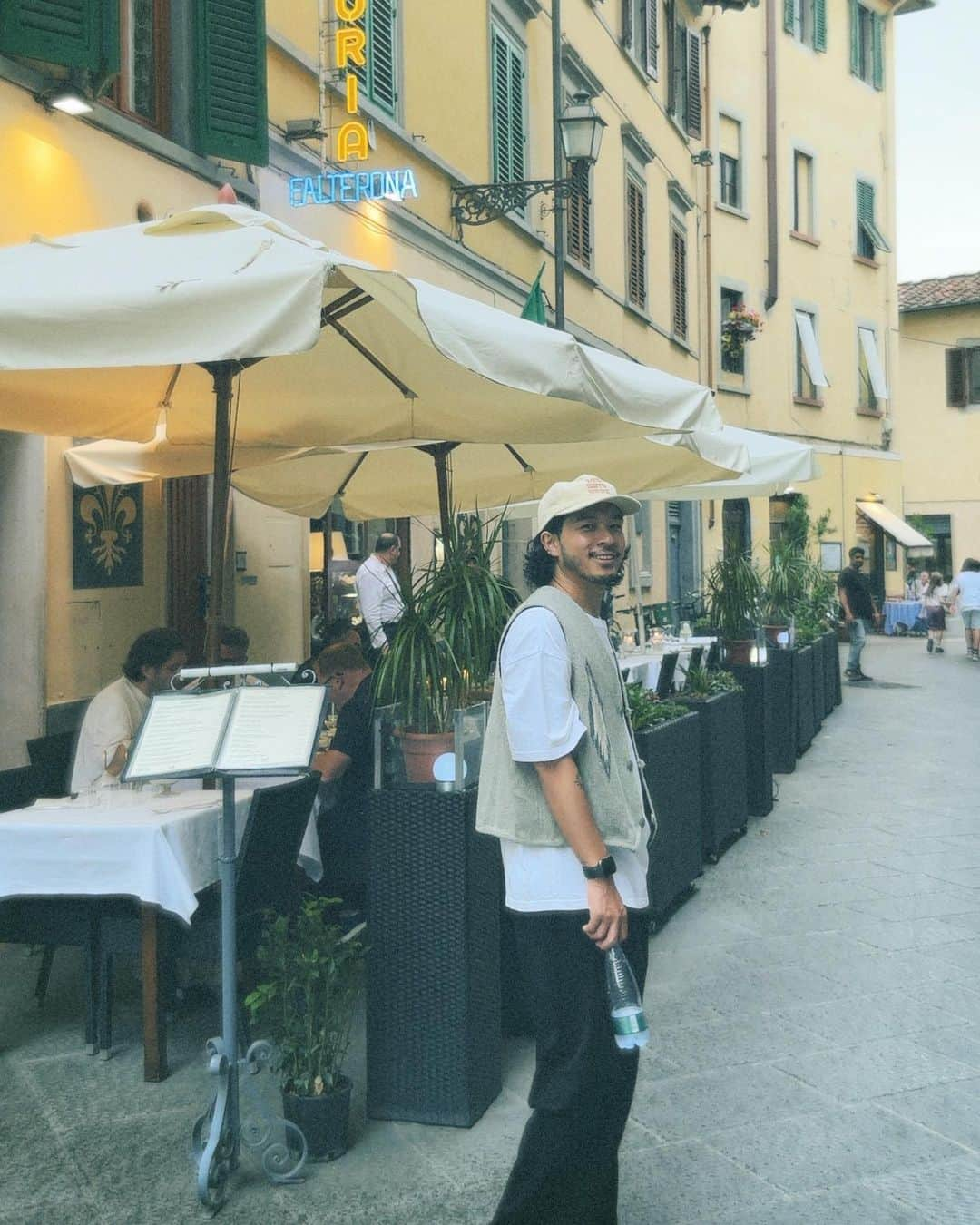 KENNY（吉原健司）さんのインスタグラム写真 - (KENNY（吉原健司）Instagram)「Grazie Firenze🇮🇹 色々トラブルはありましたが最終的には天気にも現地スタッフさんたちにも恵まれ無事に撮影終了。撮影チームのみなさん早朝から深夜まで本当にありがとうございました。お疲れ様でした。 完成楽しみにしてます🔥」6月17日 22時30分 - kenny_yoshihara