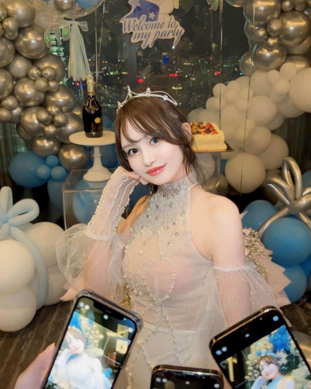 餃子のりさちゃんのインスタグラム：「どの角度から見てもかわいくなりたい。  ハッシュタグなにつけよう。  #Princess  #👸」