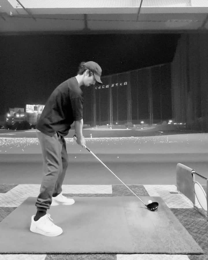 ロビンのインスタグラム：「⛳️⛳️⛳️  Golf is an easy game… It’s just hard to play.  #golf」