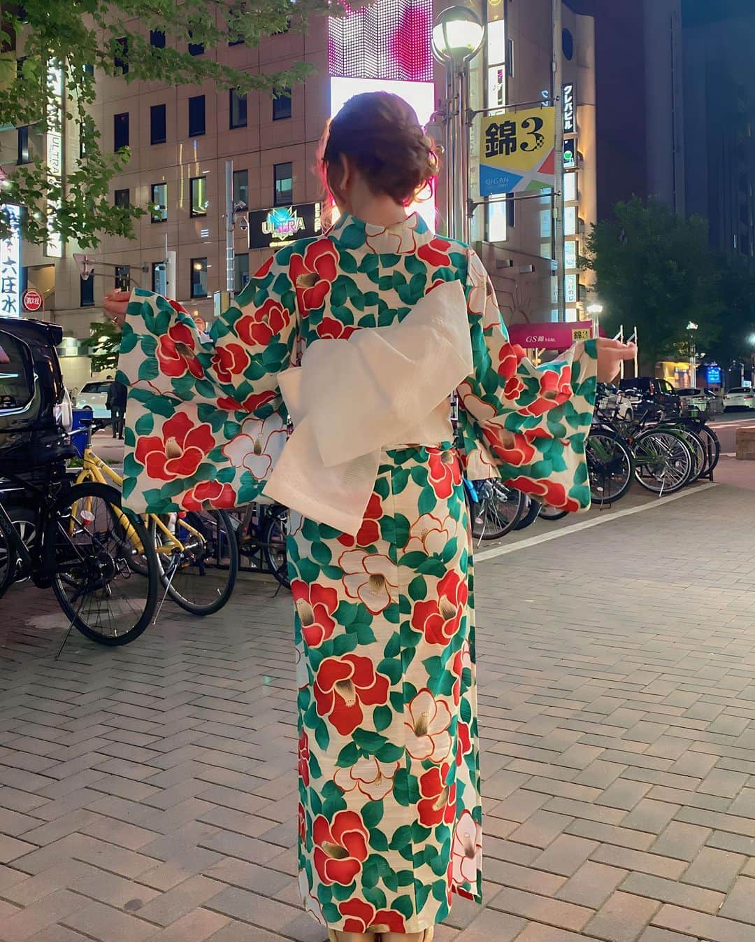 桃瀬りんかさんのインスタグラム写真 - (桃瀬りんかInstagram)「・ 今年もお店で早めの浴衣🫶🏻*.+ﾟ ・ 浴衣着てデート行きたいなぁ💭 ちなみに男性の浴衣姿が好き♥️💚 ・ ・  ・ あ、 手術後NewFace初投稿☺️笑 ・ ・」6月17日 13時53分 - momose_rinka