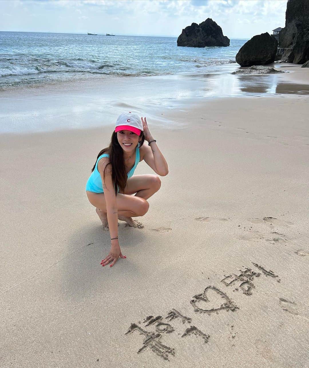 ソン・ダムビのインスタグラム：「🌊🌊❤️♥️」