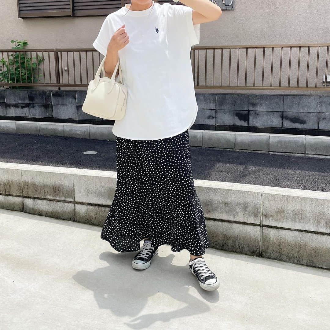 yuu_renonのインスタグラム：「@geera__official  US.POLO.Tシャツ👚 商品番号🔍20940  U.S. POLO ASSN.とGeeRAのコラボ♡ ここでしか買えない別注オリジナルアイテム♡ フレンチスリーブで気になる二の腕をカバーしてくれるよ！ サイドスリット＆裾ラウンドデザインで縦長の細見えシルエット♡  是非チェックしてみてね♡ ZOZOで買えるよ〜♡  #GeeRA  #geera_ootd  #ジーラ  #タイアップ  #大人コーデ #春コーデ  #fashion#162cm#イエベ春#骨格ストレート #大人カジュアル#今日のファッション #今日のコーデ #プチプラコーデ #着回しコーデ #ママファッション #ママコーデ#3児ママ#高校生ママ #outfit #ootd #ootd_kob #ponte_fashion #mineby3mootd #mamagirl #hotmamatown #locari」