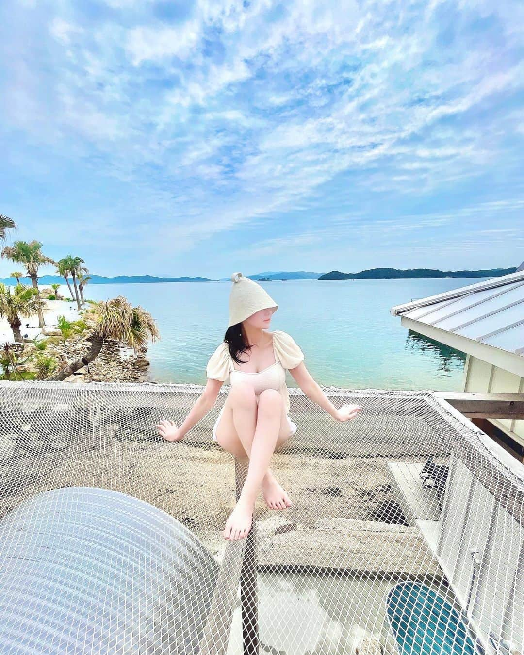 矢倉楓子さんのインスタグラム写真 - (矢倉楓子Instagram)「少し前ですがお仕事で岡山県に行ってきました✈️✨  宿泊したSETONITEのサウナが最高だったので写真載せる🩵  海と空を眺めながらのサウナ…また絶対行きたい！🧖‍♀️✨  #setonite  #サウナ  #岡山  #ヴィラ #海」6月17日 14時23分 - fufu_ice