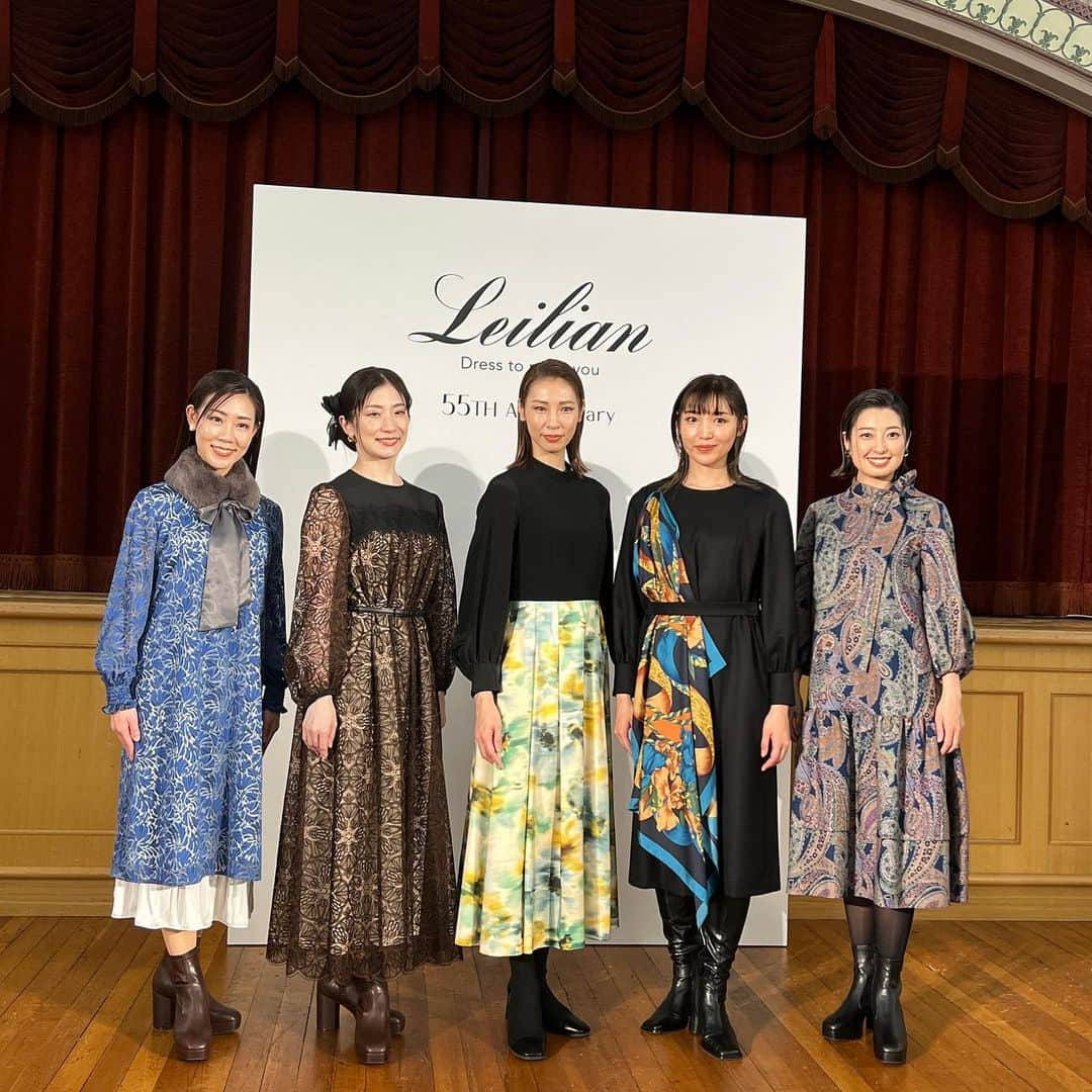 春花きららさんのインスタグラム写真 - (春花きららInstagram)「初めてのランウェイ  Leilian -レリアン-さんの 2023AW ファッションショーでモデルをさせていただきました。  初めてのランウェイ。 それはそれは緊張感がとてつもなく、何回歩いても毎回緊張しておりました。  宝塚を卒業してからすぐ、レリアン うめだ阪急百貨店で販売員として働いていたのですが、 8年後にまさかこんな形でご縁をいただけるとは思ってもみませんでした。  貴重な経験をさせていただけて心から感謝の気持ちでいっぱいです。  レリアンさんは着る人に寄り添う素敵なものづくりをされてるブランドです。 ぜひお手に取って、着用してみてくださいませ！  #レリアン  #leilian  #2023aw  #2023秋冬  #ファッション  #ハイクオリティ  #着心地抜群」6月17日 14時37分 - maiko_kirara