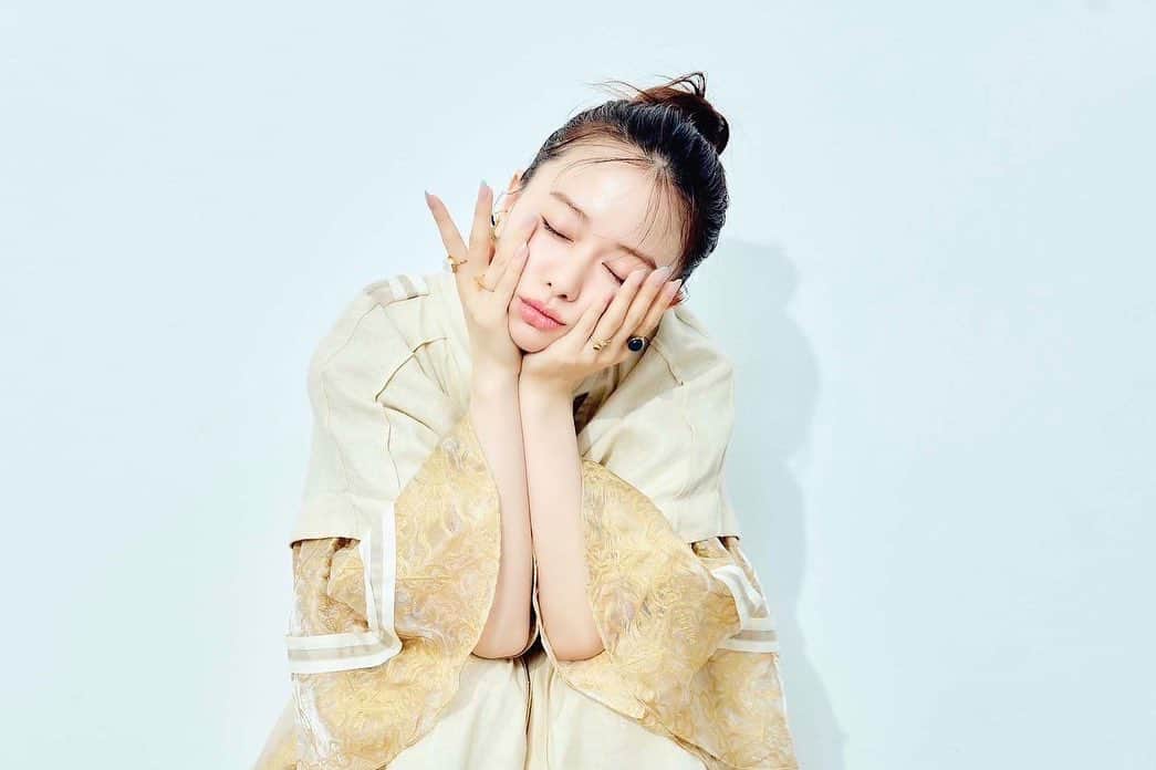 山本舞香のインスタグラム：「💅🏻⭐︎  @maquia.magazine   @musk_nails」