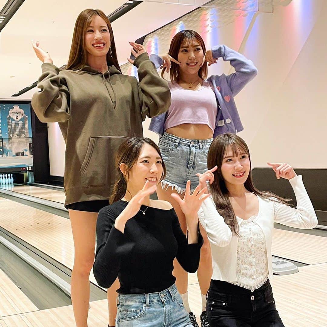 SHOOT GIRLSのインスタグラム：「【🔥YT動画公開のお知らせ🔥】 SHOOT GIRLSの YouTube動画"大集合！ボウリング対決①"が公開されています‼️ 2部構成となる今回は、様々なルールで戦うボウリング対決🎳🔥 大集合でワチャワチャなシュートガールズに是非、ご注目あれ😍❣️  #シュートボクシング #ラウンドガール ⁠#SHOOTBOXING #SHOOTGIRLS  #ROUNDGIRL #japanesegirl #シュートボクシング #シュートガールズ #ラウンドガール #ボウリング #ボウリング女子」