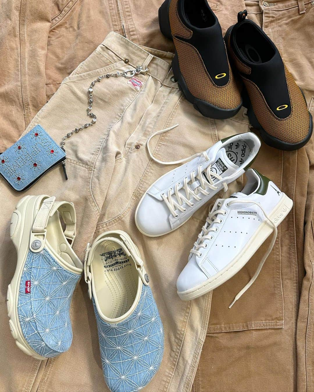 小木 "Poggy" 基史さんのインスタグラム写真 - (小木 "Poggy" 基史Instagram)「I'm thinking which shoes fits vintage Carhartt double knee pants. ヴィンテージ カーハートのダブルニーパンツにどのシューズが合うか考える時間。ダブルニーパンツは自分にとってチノパンのような存在です。」6月17日 15時09分 - poggytheman