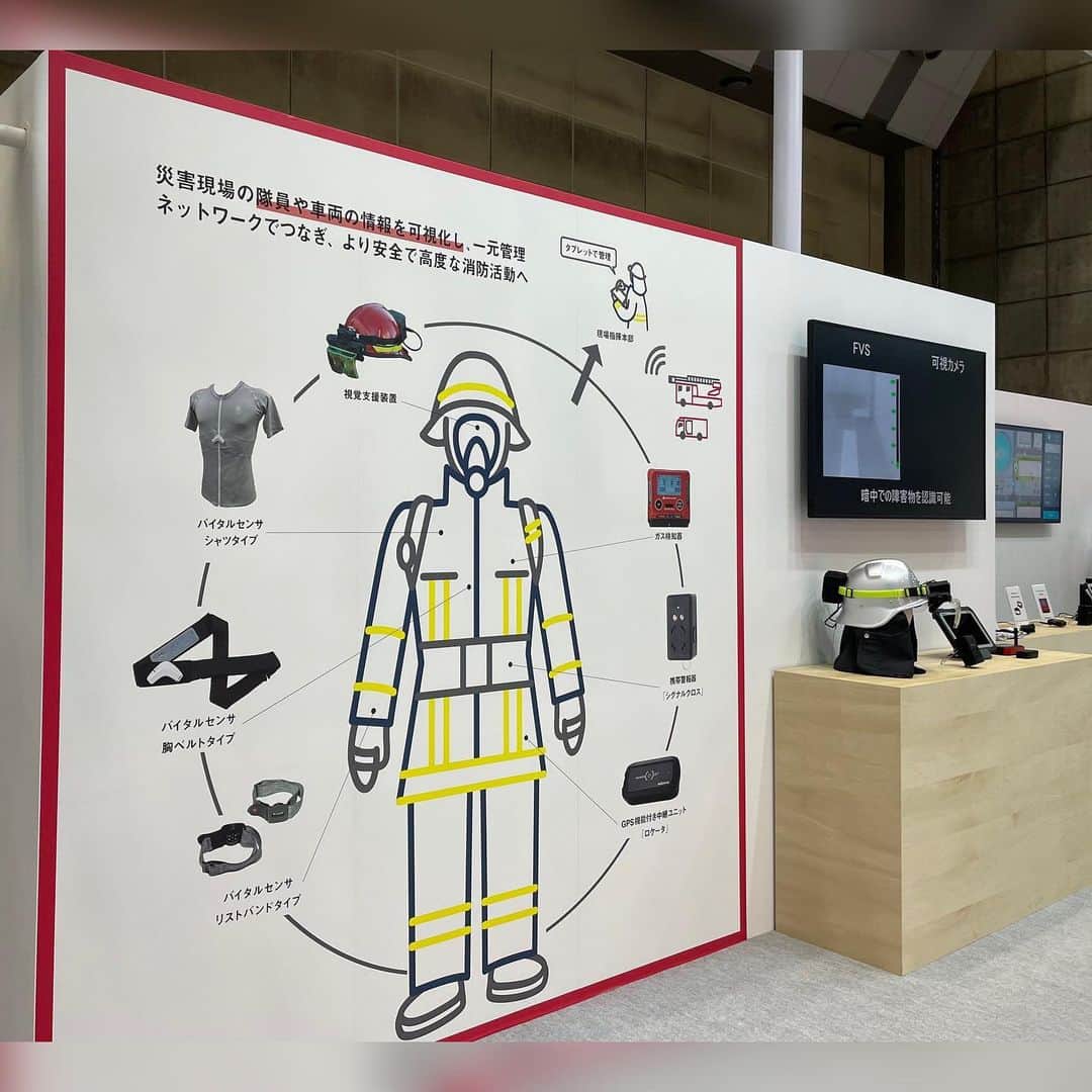 モリタさんのインスタグラム写真 - (モリタInstagram)「【消防DX】モリタの提案する消防DXは、災害現場の実態や隊員のおかれた環境、コンディション、また消防車両をはじめとする機材の情報をリアルタイムで捉え、指揮本部・指令本部に提供し、安全性と消防力の向上に貢献します。  #東京国際消防防災展2023 #モリタ」6月17日 15時31分 - moritagroup