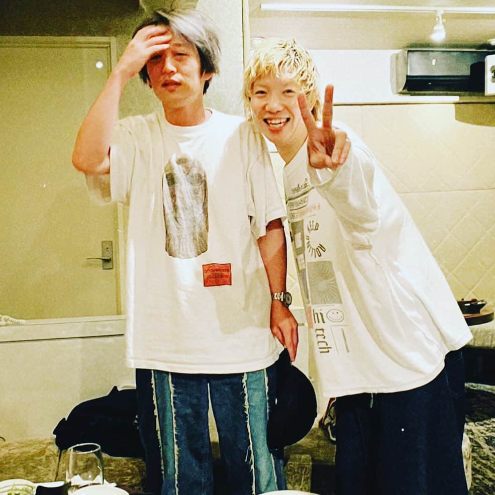 川上洋平のインスタグラム：「ディスフェスの思い出① ビーバーさんとの打ち上げたのしかたす 初日あざした  #ディスフェス」