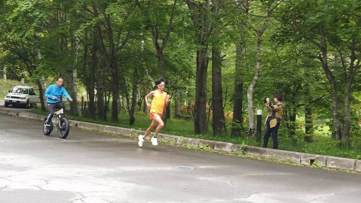 鈴木健吾のインスタグラム：「. 久しぶりに古巣、女神湖で。🏃‍♂️🏃‍♂️ BOSSも自転車で頑張ってくれました。 . #女神湖 #FUJITSU #nike」