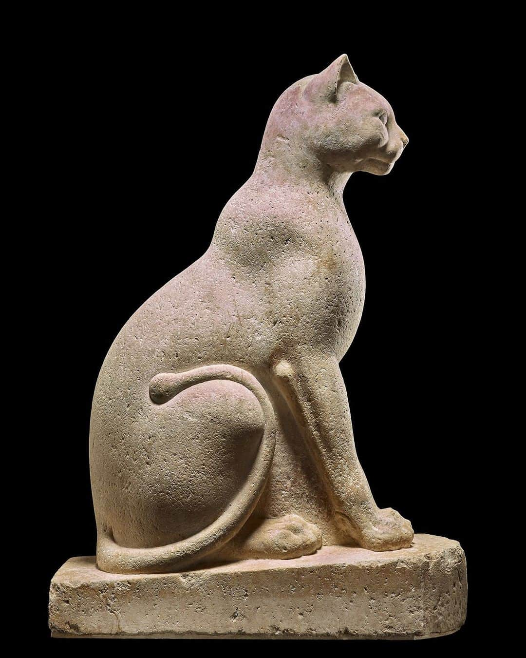 大英博物館さんのインスタグラム写真 - (大英博物館Instagram)「#DidYouKnow that the ancient Egyptian word for cat was ‘mioew’? 🐈  This upright cat statue sits in typical Egyptian fashion, and was probably intended as a dedication to the cat-goddess Bastet 🐱  🔎 Limestone figure of a seated cat. Naukratis, Egypt, 266–227 BC.   #BritishMuseum #AncientEgypt #Caturday」6月17日 16時00分 - britishmuseum