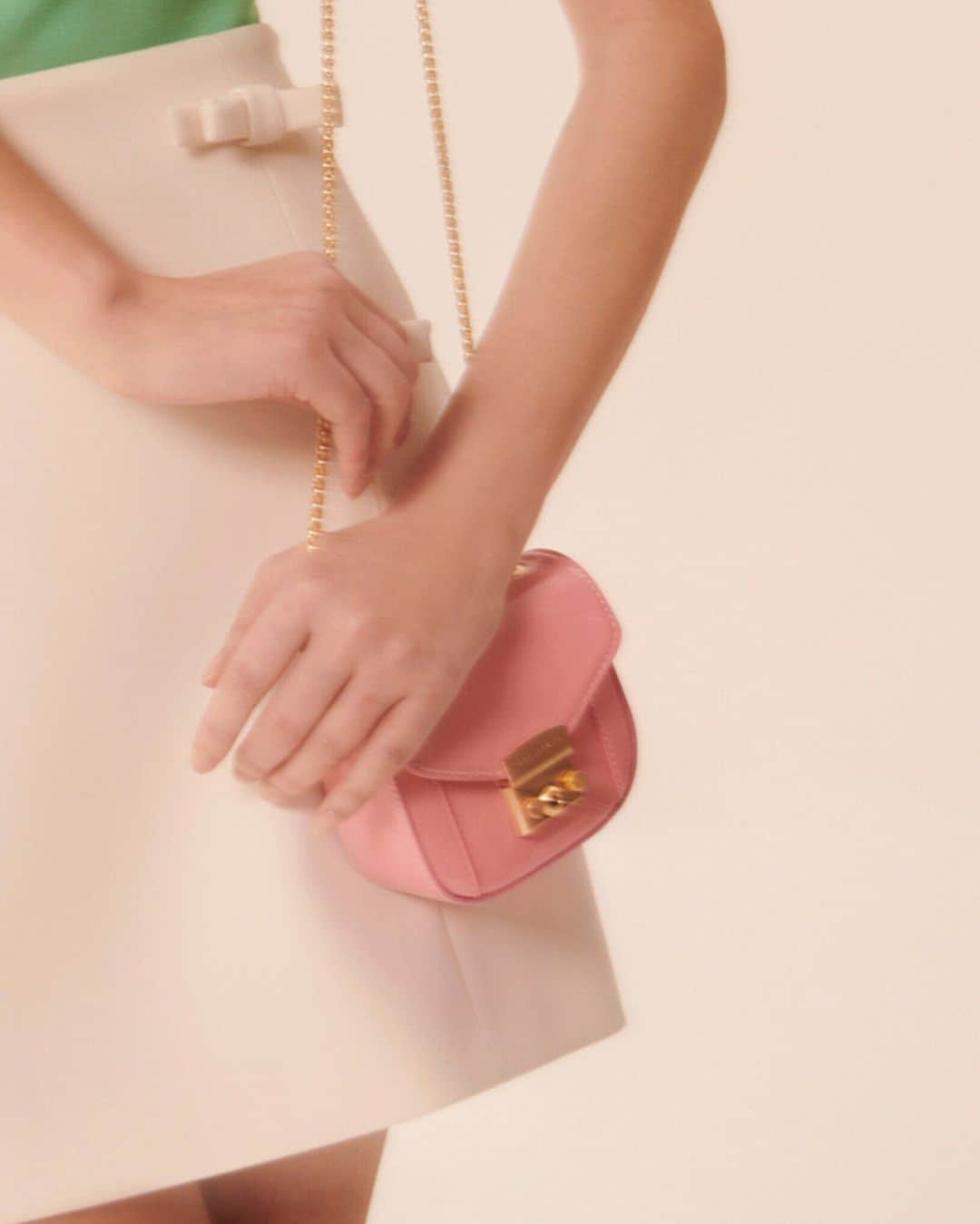 タラジャーモンのインスタグラム：「The ideal companion for your daily adventures !  #tarajarmon #fashion #PE23 #newin」