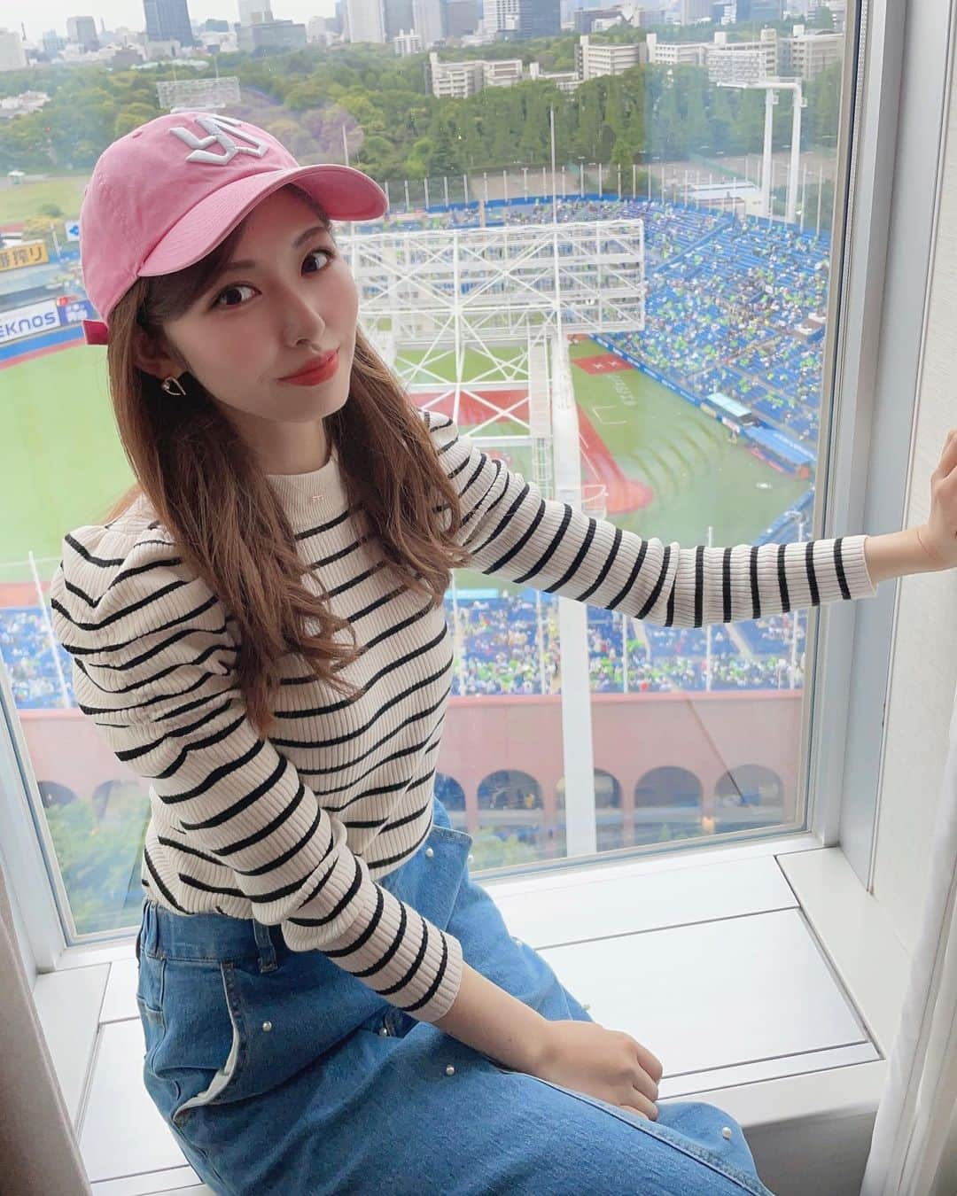 橘ゆりかさんのインスタグラム写真 - (橘ゆりかInstagram)「⚾️🐧⛱️ ⁡ ⁡ 5月の前半に行ったヤクルト応援📣😆 2日間すわほーだった日！！ ⁡ 神宮球場、日本青年館ホテルアングル✌️ ⁡ ⁡ #野球観戦 #東京ヤクルトスワローズ #神宮球場 #日本青年館ホテル #橘ゆりか #ヤクルトスワローズ #すわほー #ドアラ #つば九郎 #つばみちゃん #swallows #時差投稿」6月17日 16時15分 - yuricalcal