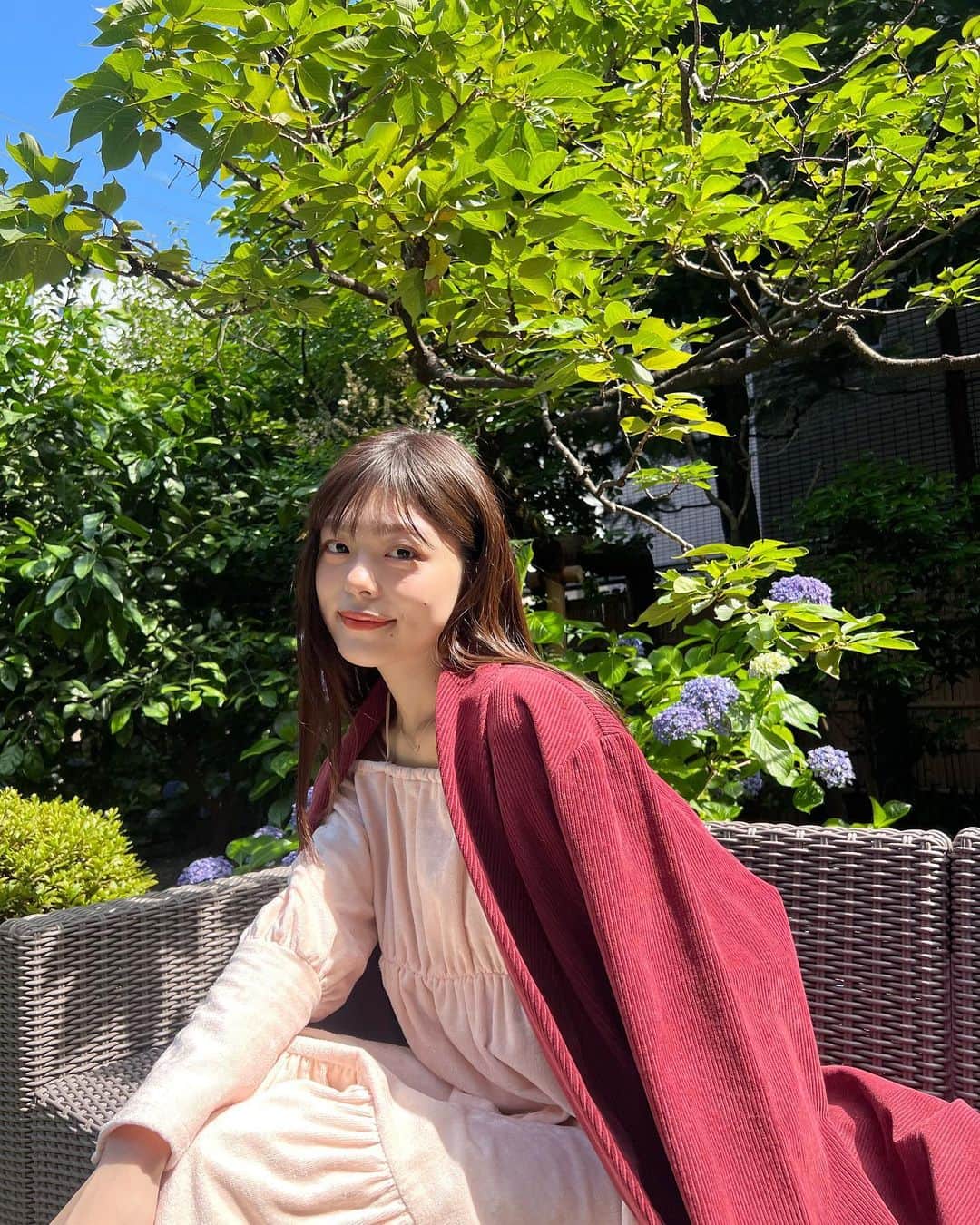 のインスタグラム：「LEEWAYさんの展示会に行ってきました〜♡  洋服の全部が今治タオル生地で出来ていているみたいです♪ 敏感肌の人にも気持ちよく着れそうなふわふわでした〜☺️ どのお洋服も、本当に可愛いし着心地が抜群だよ  オープンは9月から✨  #LEEWAY #leeway  #今治タオル #PR」