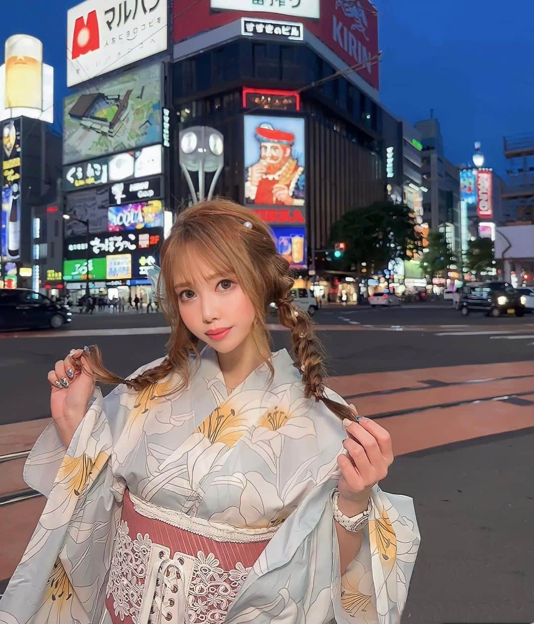 北山美奈のインスタグラム：「札幌もようやく夏気候☀️  暑かったので👘の中の肌地盤やめてキャミにした。  #バルセロナグループ #ラウンジ凛 #札幌 #すすきの #ススキノ #キャバクラ #キャバ嬢 #キャバクラ嬢 #ニュークラブ #ニュークラ #ニュークラ嬢 #キャバ #ラウンジ #ラウンジ嬢 #ガールズバー #ホステス #すすきのキャバクラ #すすきのキャバ嬢 #すすきのグルメ #札幌旅行 #美人 #美女 #可愛い #可愛い女の子 #いいね返し #銀座 #六本木 #浴衣ヘア #浴衣女子 #おさげ」