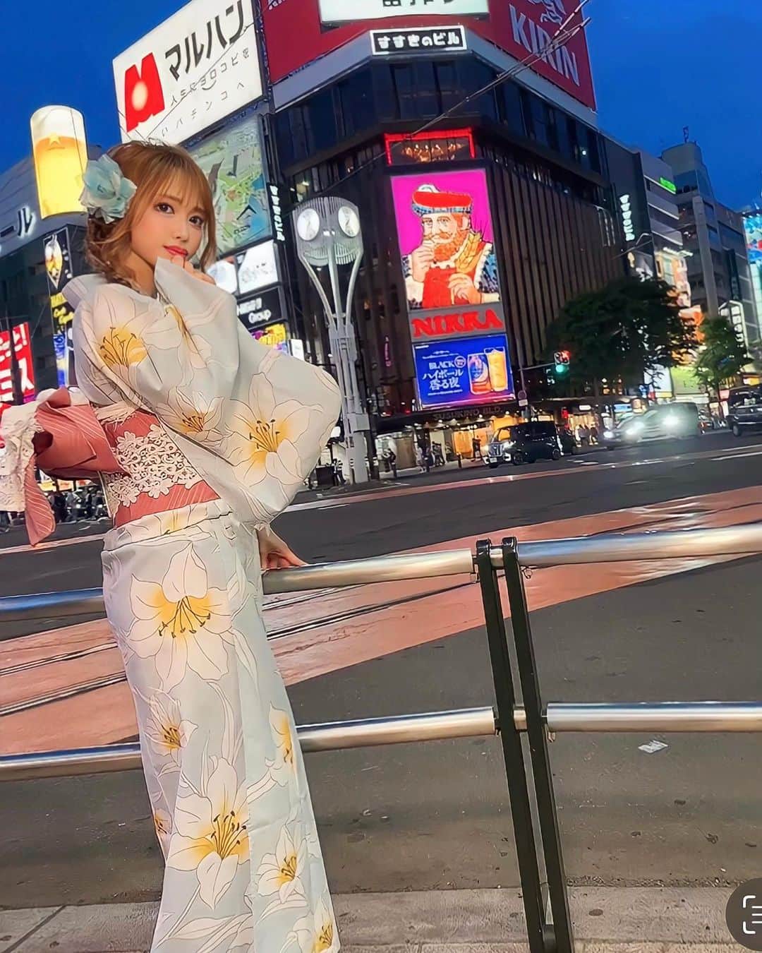 北山美奈のインスタグラム：「男の人は知らない人多いだろうけど 浴衣や着物👘は寸胴が理想的なので 私のお腹と腰にはタオルが2枚入っております🫡 私には必要ないが、胸が大きい子はさらしで潰してるこもいます🫡  #バルセロナグループ #ラウンジ凛 #札幌 #すすきの #ススキノ #キャバクラ #キャバ嬢 #キャバクラ嬢 #ニュークラブ #ニュークラ #ニュークラ嬢 #キャバ #ラウンジ #ラウンジ嬢 #ガールズバー #ホステス #すすきのキャバクラ #すすきのキャバ嬢 #すすきのグルメ #札幌旅行 #美人 #美女 #可愛い #可愛い女の子 #いいね返し #銀座 #浴衣女子 #浴衣美人 #浴衣」