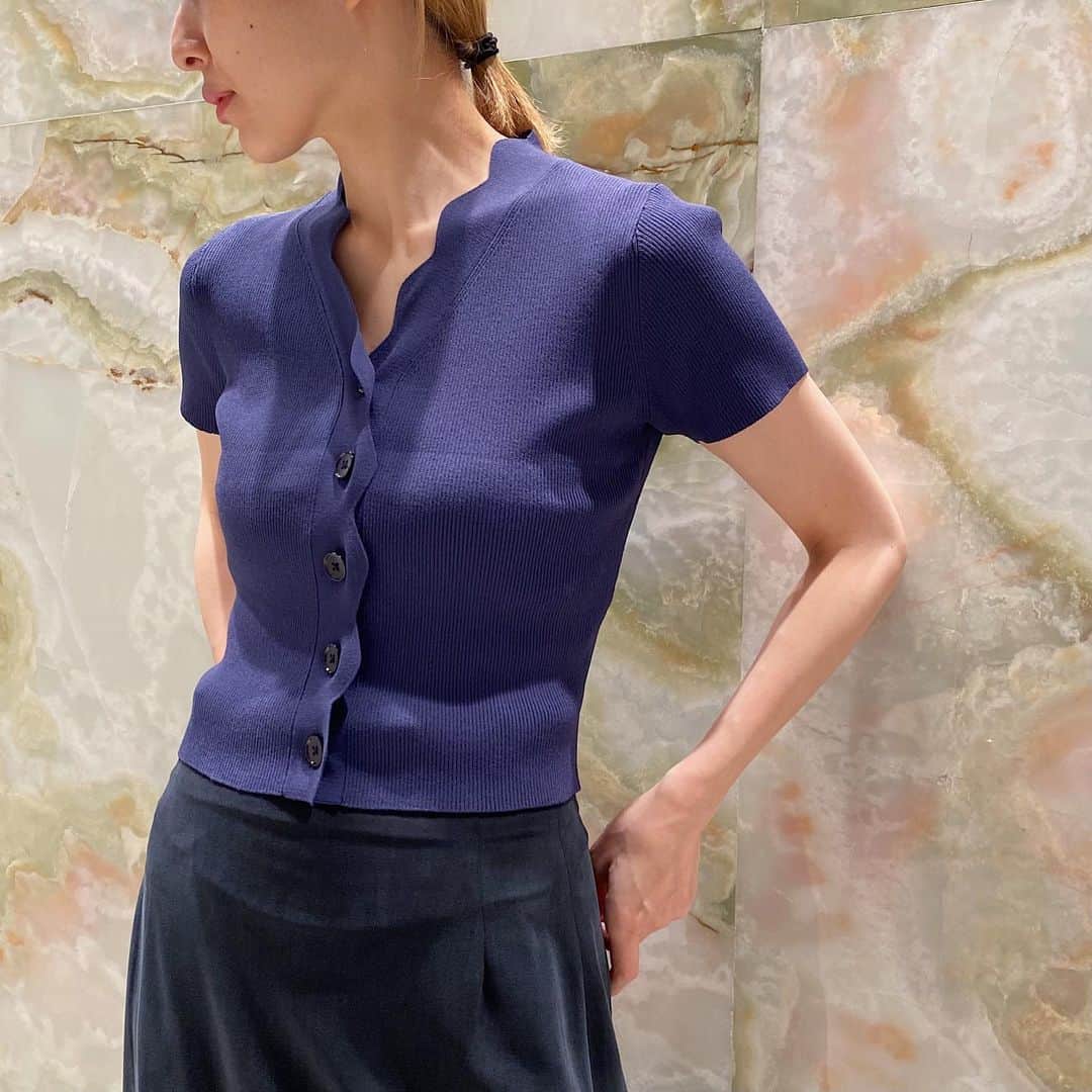 のインスタグラム：「＜H BEAUTY&YOUTH＞  SCALLOPE CARDIGAN ¥20,900 Color:NAVY/BLACK Size: FREE (着用スタッフ: 161cm)  #H_beautyandyouth #エイチビューティアンドユース @h_beautyandyouth  #BEAUTYANDYOUTH #ビューティアンドユース #Unitedarrows #ユナイテッドアローズ #08sircus #islandslipper」