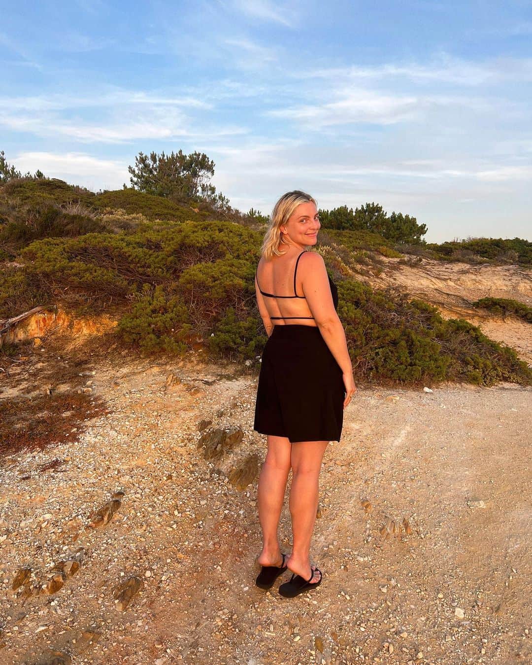 Estée Lalondeのインスタグラム：「🌅」