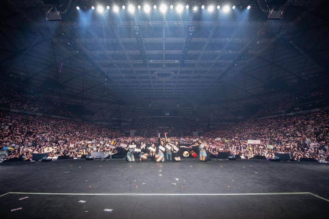 TWICEさんのインスタグラム写真 - (TWICEInstagram)「TWICE 5TH WORLD TOUR 'READY TO BE' IN #SEATTLE  Felt like cupids alive thanks to our Seattle ONCEs 👼💘  Thank you for your overwhelming LOVE 🫶  #TWICE #트와이스 #READYTOBE #TWICE_5TH_WORLD_TOUR」6月17日 16時39分 - twicetagram