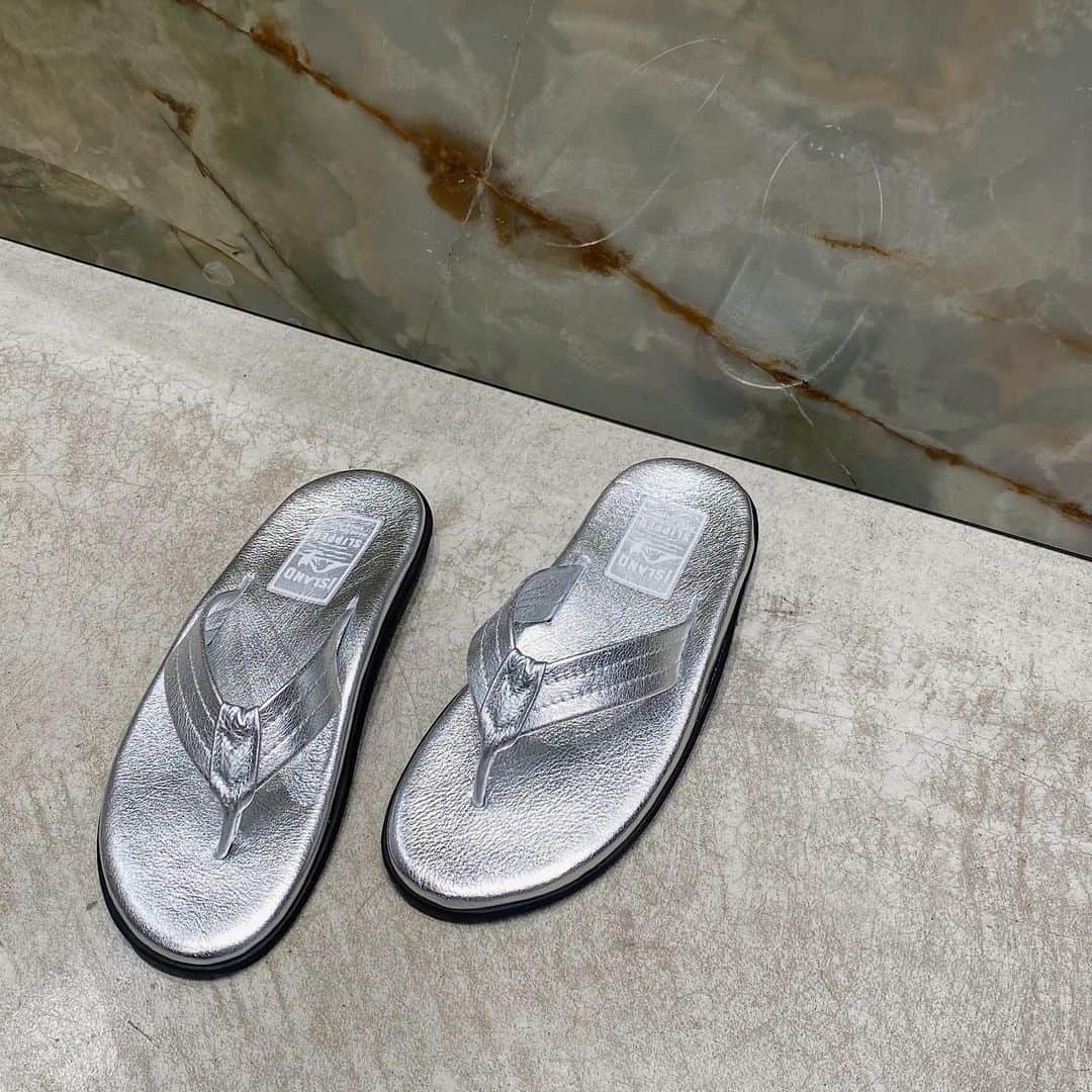 のインスタグラム：「＜ISLAND SLIPPER × ＜H BEAUTY&YOUTH＞ THONG SANDAL for women ¥22,000  #H_beautyandyouth #エイチビューティアンドユース @h_beautyandyouth  #BEAUTYANDYOUTH #ビューティアンドユース #Unitedarrows #ユナイテッドアローズ #islandslipper」