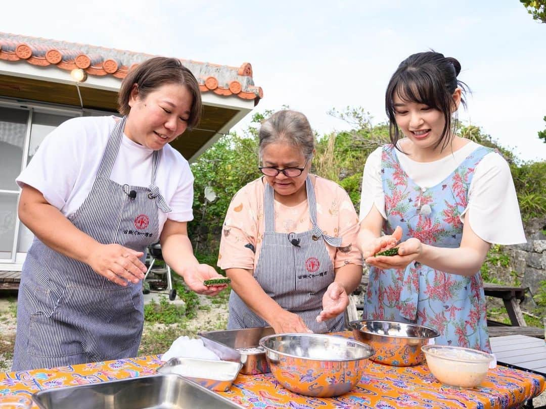 日本テレビ「満天☆青空レストラン」さんのインスタグラム写真 - (日本テレビ「満天☆青空レストラン」Instagram)「🍺🏝️  今夜6時30分からの青空レストランは  沖縄県うるま市から 沖縄を代表する野菜の ゴーヤー🥒＆島らっきょう🌱 さらに、アップルバナナ🍌をご紹介します🌺  ゲストは桜井日奈子さんです🫶  ゴーヤーには夏バテ予防の成分がたっぷり!!  そんなゴーヤーを使ったお料理や 島らっきょう、アップルバナナを驚きの料理変身させた 暑い夏を乗り切る絶品レシピをご紹介します☀️  お楽しみに🍻  #満天青空レストラン #青空レストラン #青空 #青レス #満天 #宮川大輔 #大ちゃん #うまい　#レシピ #日テレ #日本テレビ #沖縄県　#沖縄　#うるま市 #ロケ　#島野菜　#野菜　#島やさい #ゴーヤー　#島らっきょう　#アップルバナナ #桜井日奈子 #サッポロ　#サッポロで乾杯」6月17日 16時40分 - aozora_official