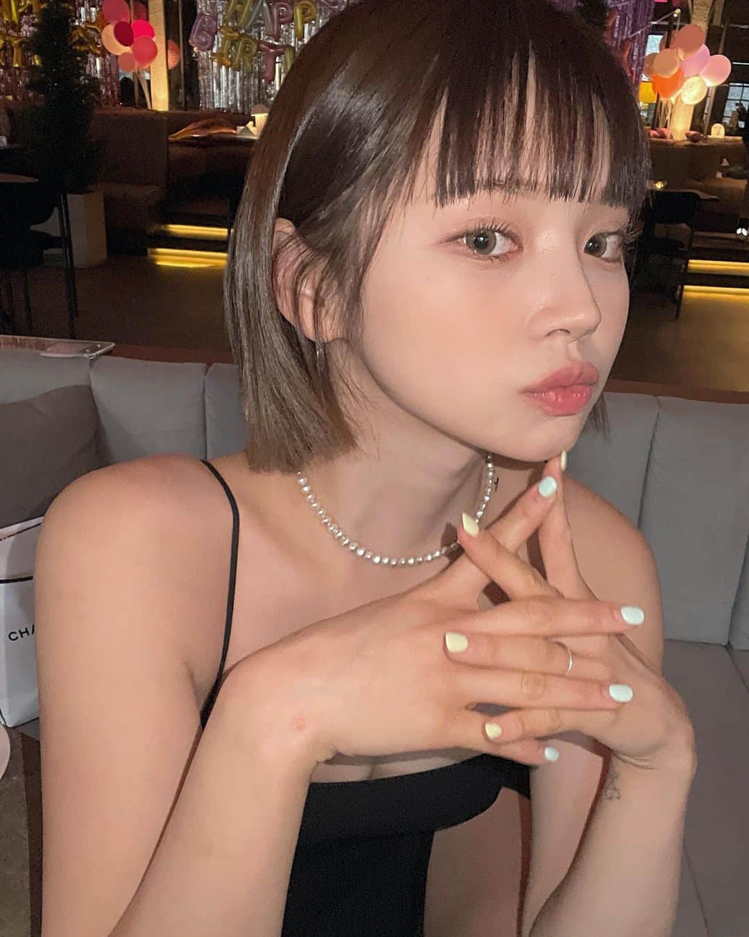 Yoonbitnaのインスタグラム：「카카오톡 해킹 당하고..  해탈한 집순이.. 자주 돌아다니는 중😖」