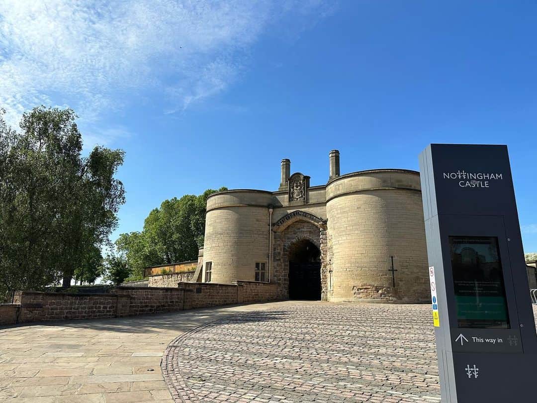 二宮真琴のインスタグラム：「☆ . 📍Nottingham,UK 🇬🇧 . #nottinghamcastle #nottingham #イギリス  . #エディオン #EDION #紅菱住建 #ダイヤホーム #サタケ #babolat #バボラ #NBテニスガーデン #tennisplayer #テニス #テニス女子 #ダブルス #二宮真琴」
