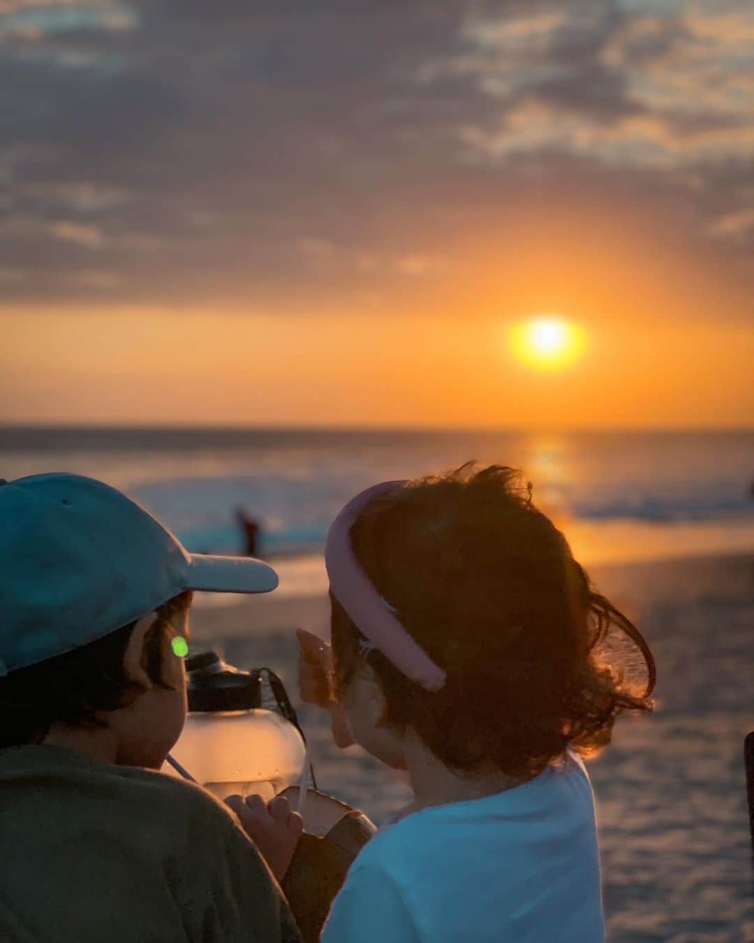 Kimberly Ryderさんのインスタグラム写真 - (Kimberly RyderInstagram)「It’s holiday season again! Jadi yang penting waktunya bikin anak-anak happy! Gelato, cakes, a great kid’s club, water slides, the beach, and Japanese fusion… What more could a kid want? 🙌🏼 @padmalegian @padma_hotels  @tenkaibali」6月17日 16時45分 - kimbrlyryder