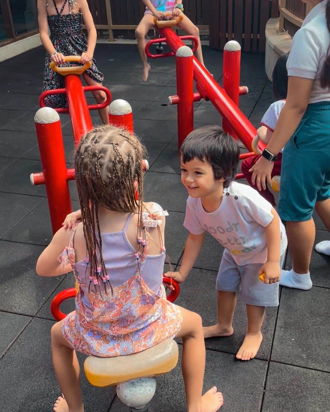 Kimberly Ryderさんのインスタグラム写真 - (Kimberly RyderInstagram)「It’s holiday season again! Jadi yang penting waktunya bikin anak-anak happy! Gelato, cakes, a great kid’s club, water slides, the beach, and Japanese fusion… What more could a kid want? 🙌🏼 @padmalegian @padma_hotels  @tenkaibali」6月17日 16時45分 - kimbrlyryder
