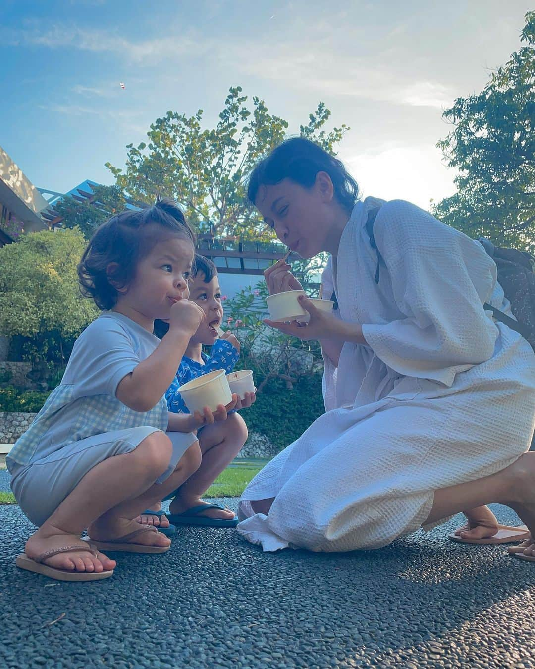 Kimberly Ryderさんのインスタグラム写真 - (Kimberly RyderInstagram)「It’s holiday season again! Jadi yang penting waktunya bikin anak-anak happy! Gelato, cakes, a great kid’s club, water slides, the beach, and Japanese fusion… What more could a kid want? 🙌🏼 @padmalegian @padma_hotels  @tenkaibali」6月17日 16時45分 - kimbrlyryder