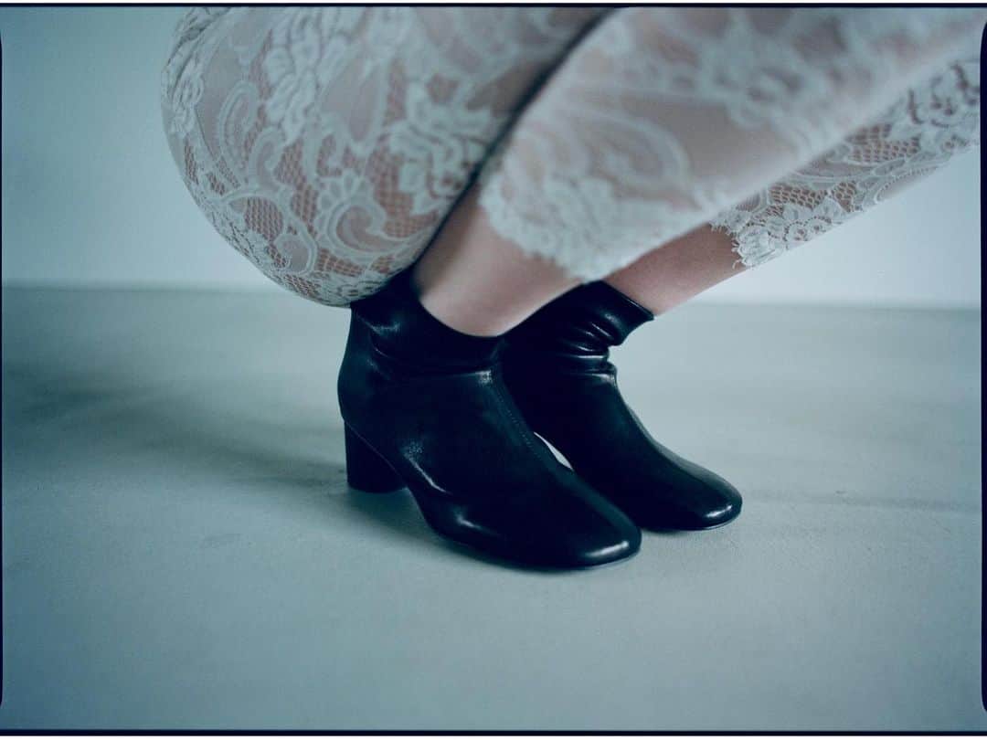 蓮井元彦さんのインスタグラム写真 - (蓮井元彦Instagram)「Shot for @purpred_jp 2023AW collection   Styling : @sh0tar0y  Model : Sasha @s0a6s1h1a @ascend.models   #purpred  #shoes」6月17日 17時11分 - motohiko_hasui