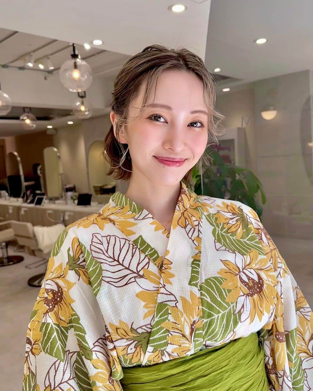 藤原望未さんのインスタグラム写真 - (藤原望未Instagram)「浴衣で3パターンのヘアメイク💄✨  伸ばしかけショートでも色んなアレンジを楽しめるのです🫶  年々、季節を楽しむって大事だなーって感じてる27歳😀  今年はあと1回くらいは浴衣着たいなぁと思っております👘💕   #浴衣  #浴衣ヘアアレンジ  #浴衣コーデ  #浴衣ヘア  #浴衣アレンジ  #浴衣デート  #花火大会  #ショートヘア  #ショートボブアレンジ  #ショートヘアアレンジ  #伸ばしかけショート  #伸ばしかけボブ  #ヘアアレンジ」6月17日 17時14分 - nozo.mi74