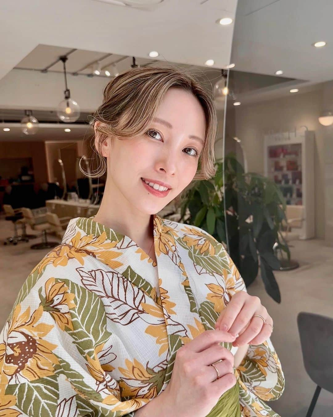 藤原望未さんのインスタグラム写真 - (藤原望未Instagram)「浴衣で3パターンのヘアメイク💄✨  伸ばしかけショートでも色んなアレンジを楽しめるのです🫶  年々、季節を楽しむって大事だなーって感じてる27歳😀  今年はあと1回くらいは浴衣着たいなぁと思っております👘💕   #浴衣  #浴衣ヘアアレンジ  #浴衣コーデ  #浴衣ヘア  #浴衣アレンジ  #浴衣デート  #花火大会  #ショートヘア  #ショートボブアレンジ  #ショートヘアアレンジ  #伸ばしかけショート  #伸ばしかけボブ  #ヘアアレンジ」6月17日 17時14分 - nozo.mi74