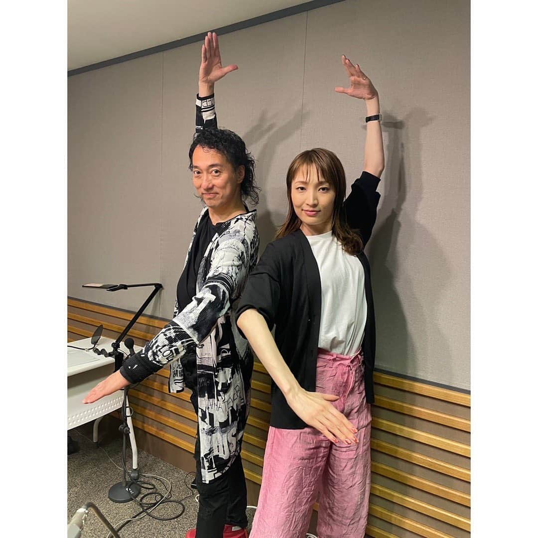 望海風斗のインスタグラム：「📻 明日21:00〜 #ラジオ #NHKFM #望海風斗のサウンドイマジン #毎週日曜夜9時 ゲスト #佐藤浩希 さん ⁡ 『ドンジュアン』のフラメンコシーンで（フラメンコ以外も‼︎）大変お世話になった佐藤先生🕺 先生との出会いはとても衝撃的で、私もみんなも生きる世界が一つ色濃くなったのではないかと思います。 ⁡ 佐藤先生の#音 に血が騒ぐ。好きだー‼︎ そしてスペインに行きたい🇪🇸 ⁡ ⁡ ⁡ 聴き逃しは #らじるらじる で何度でも！ #公式Twitterも宜しく」