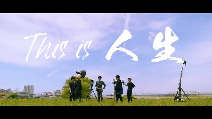 のインスタグラム：「#川崎鷹也   3rd Album『ぬくもり』  収録曲「This is 人生」 ミュージックビデオ公開❗️  川崎鷹也本人が企画から参加し 自ら身体を張って撮影した作品！  ▶︎ Music Videoリンクはストーリーズ/ハイライトに✍️  @kawasaki_takaya」