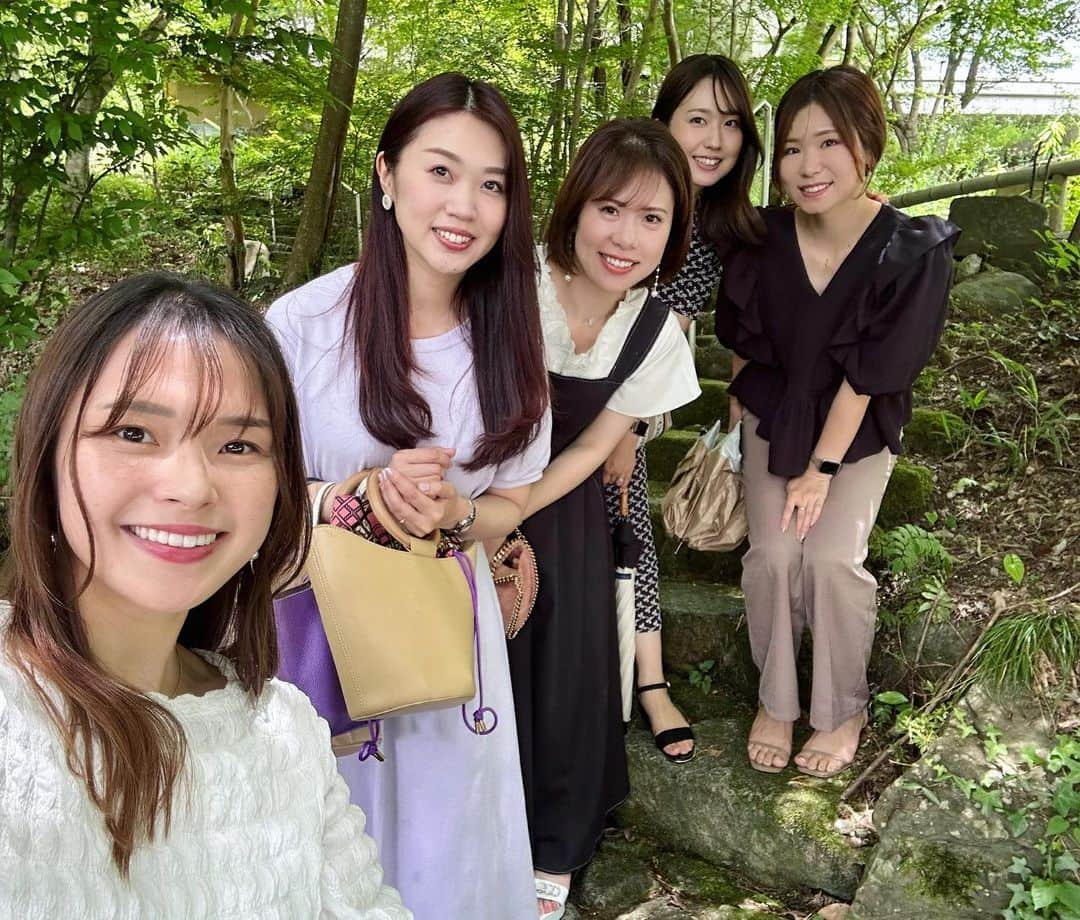 ERINA UENOさんのインスタグラム写真 - (ERINA UENOInstagram)「2023.06.17 Lunch🍽️✨ @sumi_retti  @aichanchachachan  kiyochan ♡ @kahochi_12   Weekend sisters❤️ 6月は篠栗町【茶房わらび野】 ▶︎ @warabino.fukuoka 🍃  予約利用【和牛ラウンドステーキコース】⁡ ⁡・焼き加減が選べるステーキ わさびソース ・生ハムとチーズの彩りサラダ ・バジルソースの冷製パスタ ・新ごぼうのだしスープ ・ちりめん山椒ととうもろこしの混ぜご飯 ・杏仁豆腐 パッションフルーツとマンゴー ＜デザート＞ ・レアチーズケーキ  新生姜ソースとパイン ・えらべるAfter Drink カフェラテ⁡  快晴で眺めも良く ゆるーくtalkして、⁡ひたすら癒しでした♡⁡ ⁡⁡（ハプニング起こしてすみません🙏💦） ⁡ 7月も楽しみ❤️次はどこかな？⁡🤲 ⁡ ⁡=============================⁡ ⁡▶茶房わらび野 ⁡▷営業時間⁡（予約可能） ⁡【lunch】11:00-16:00⁡ ⁡【dinner】 17:00-20:00 ⁡▷定休日 ：不定休 ▷住所：⁡福岡県糟屋郡篠栗町若杉20-1⁡⁡⁡ ⁡▷支払方法：※現金のみ⁡⁡ ⁡⁡=============================  * *  #Fukuoka #ランチ #福岡ランチ #篠栗 #篠栗ランチ #福岡カフェ #福岡ママ #姉妹 ⁡ ⁡#ママ #ママランチ #cafe  #わらび野  #茶房わらび野」6月17日 22時43分 - erina_flowdia