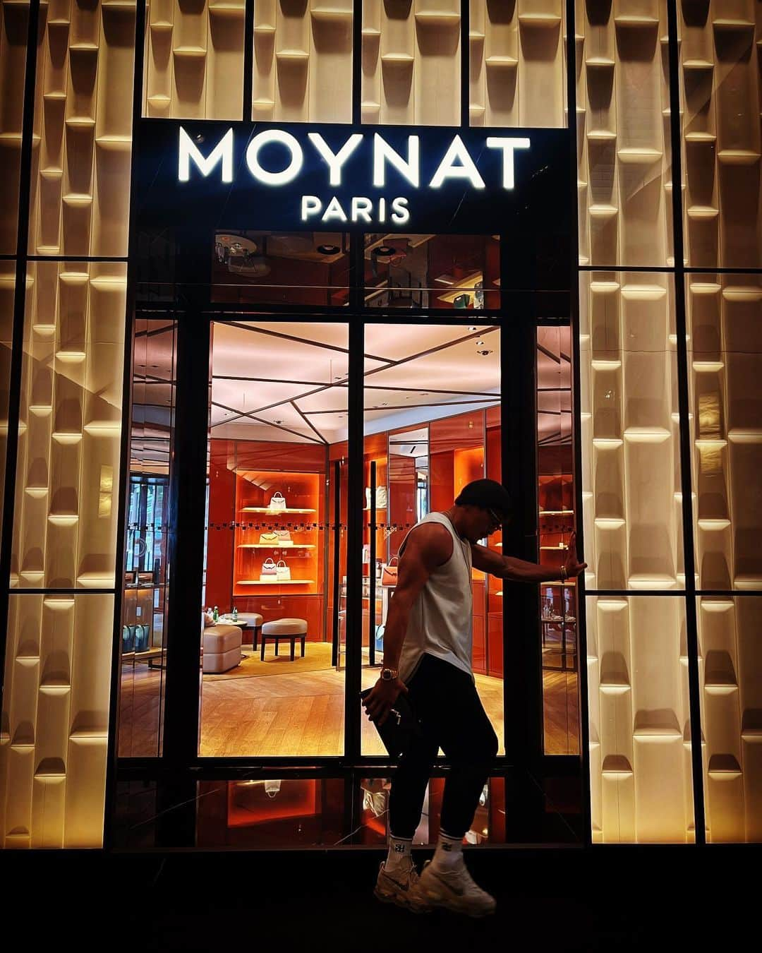 秋山成勲さんのインスタグラム写真 - (秋山成勲Instagram)「MOYNAT super cool‼️  @moynat  #모이나#Moynat#Gabrielle #추성훈  #sexyama」6月17日 17時24分 - akiyamachoo