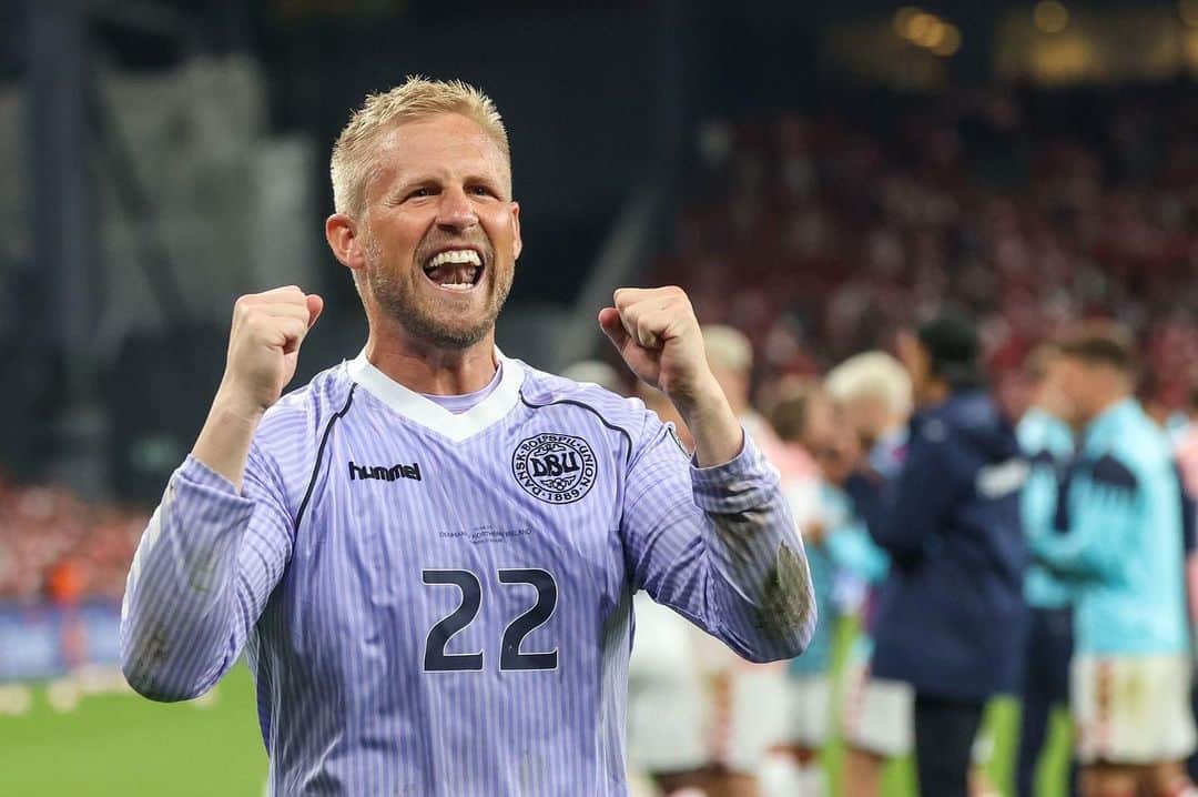 のインスタグラム：「En besværlig kamp men det vigtigste er en sejr. Ikke noget bedre end at spille for en fyldt parken. tusind tak for støtten🇩🇰🙌🏻」