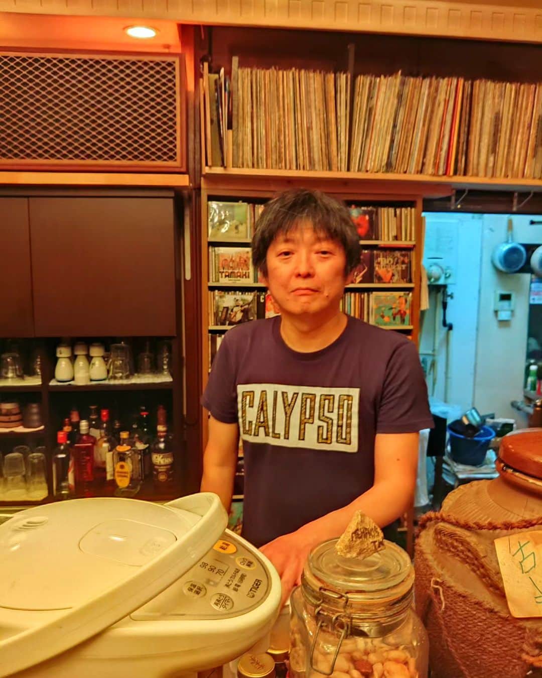 山川のりをのインスタグラム：「今夜は三鷹　バイユーゲイトにてギター人間のリクエストライブです。しか～し、満員売り切れなので予約の方は慎重に会いに来てアイニージュー！」