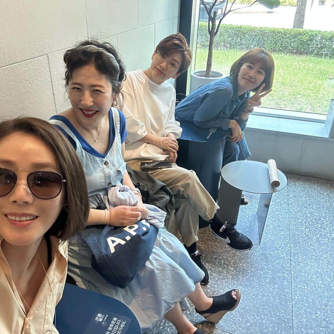 キム・ソンリョンさんのインスタグラム写真 - (キム・ソンリョンInstagram)「모처럼 광화문~  #할렐루야동생들🥰」6月17日 17時21分 - sungryoung_kim