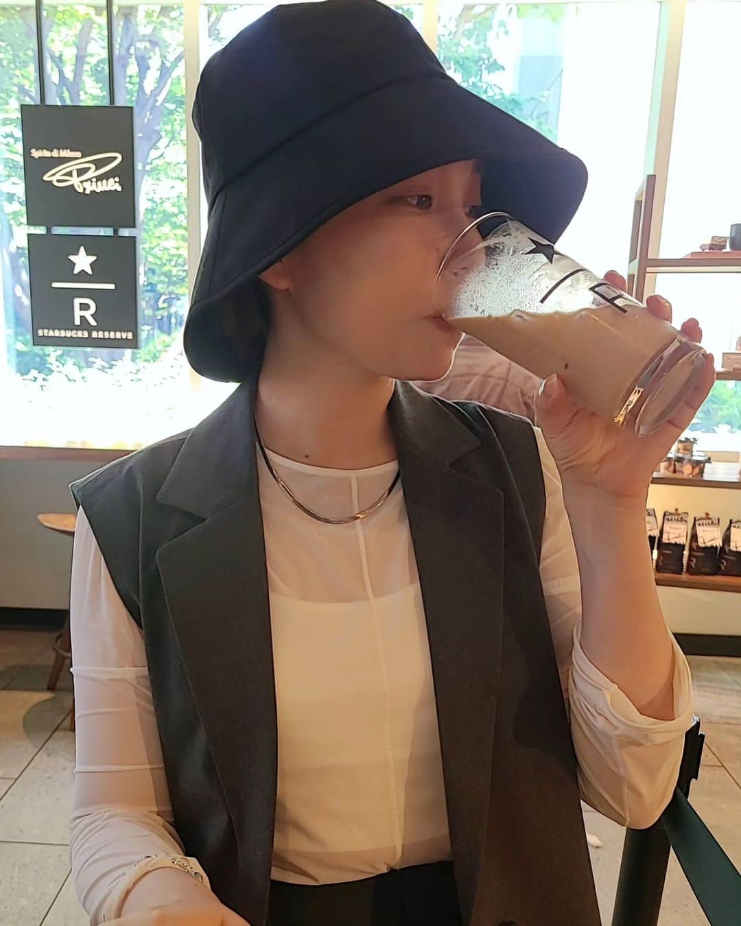 初美メアリのインスタグラム：「でぇーかんやま。 旦那さんがすきな観葉植物のイベントに一緒に🌱 あつすぎない？？？？？」