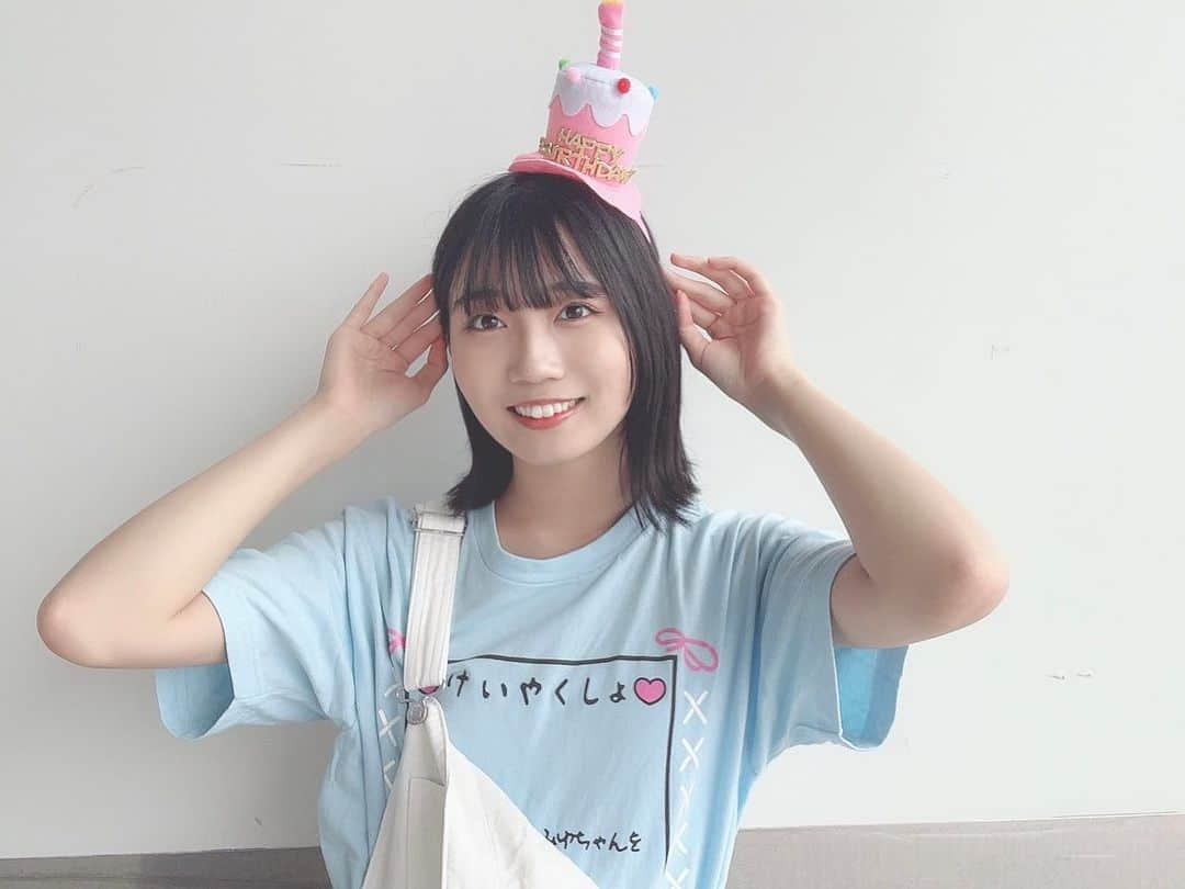 中坂美祐さんのインスタグラム写真 - (中坂美祐Instagram)「遅くなりましたが18歳になりました🎂  今年もHAPPYな一年に♡  #誕生日 #birthday #生誕tシャツ #オーバーオール」6月17日 17時24分 - nakachan_0611