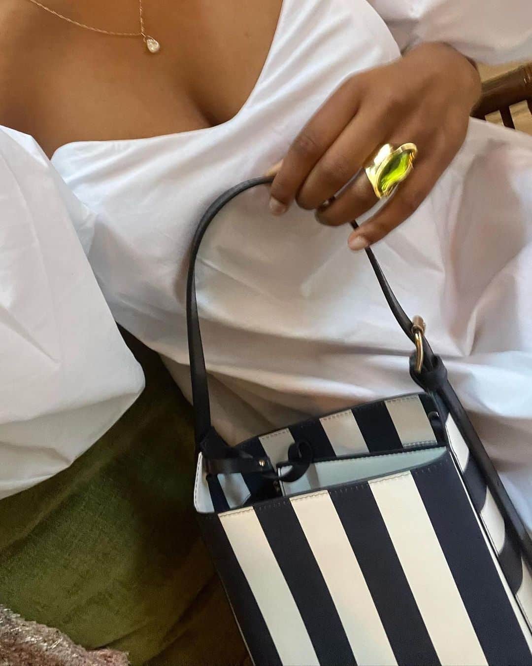 アーペーセーさんのインスタグラム写真 - (アーペーセーInstagram)「The Virginie bag.  An A.P.C. fam favourite.  #APCParis」6月17日 17時24分 - apc_paris