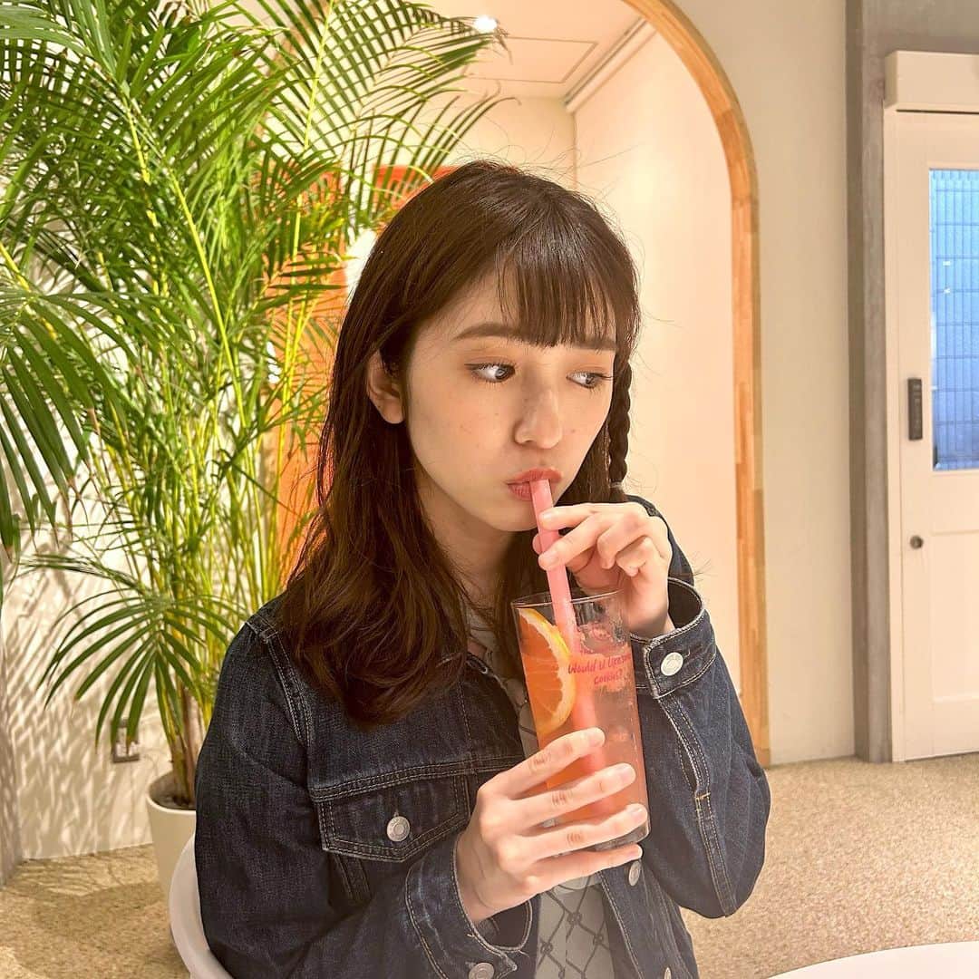 小泉遥香さんのインスタグラム写真 - (小泉遥香Instagram)「￤𝓯𝓵𝓸𝔀𝓮𝓻…🌼☕️☺︎  #新大久保 で話題の#THECookie594 🍪🩷  ずっと行ってみたくて🫶 夢が叶いました😳  どこで写真撮っても可愛いのと、 クッキーとデニッシュ両方美味しくて幸せだった!! お花と☺︎くん可愛すぎる🤦‍♀️🦄  ☺︎くんがもったいなくて最後の最後まで残してた😅  カラフルだから推し活にもおすすめだよ🌈🌼  #新大久保 #新大久保カフェ #都内デート #都内カフェ#推し活 #推し活カフェ  #カフェ #デート #カフェデート #お花 #flower #idol #cafe#date」6月17日 17時33分 - haruka_koizumi_official